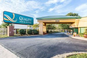Alojamiento - Quality Inn & Suites Coliseum