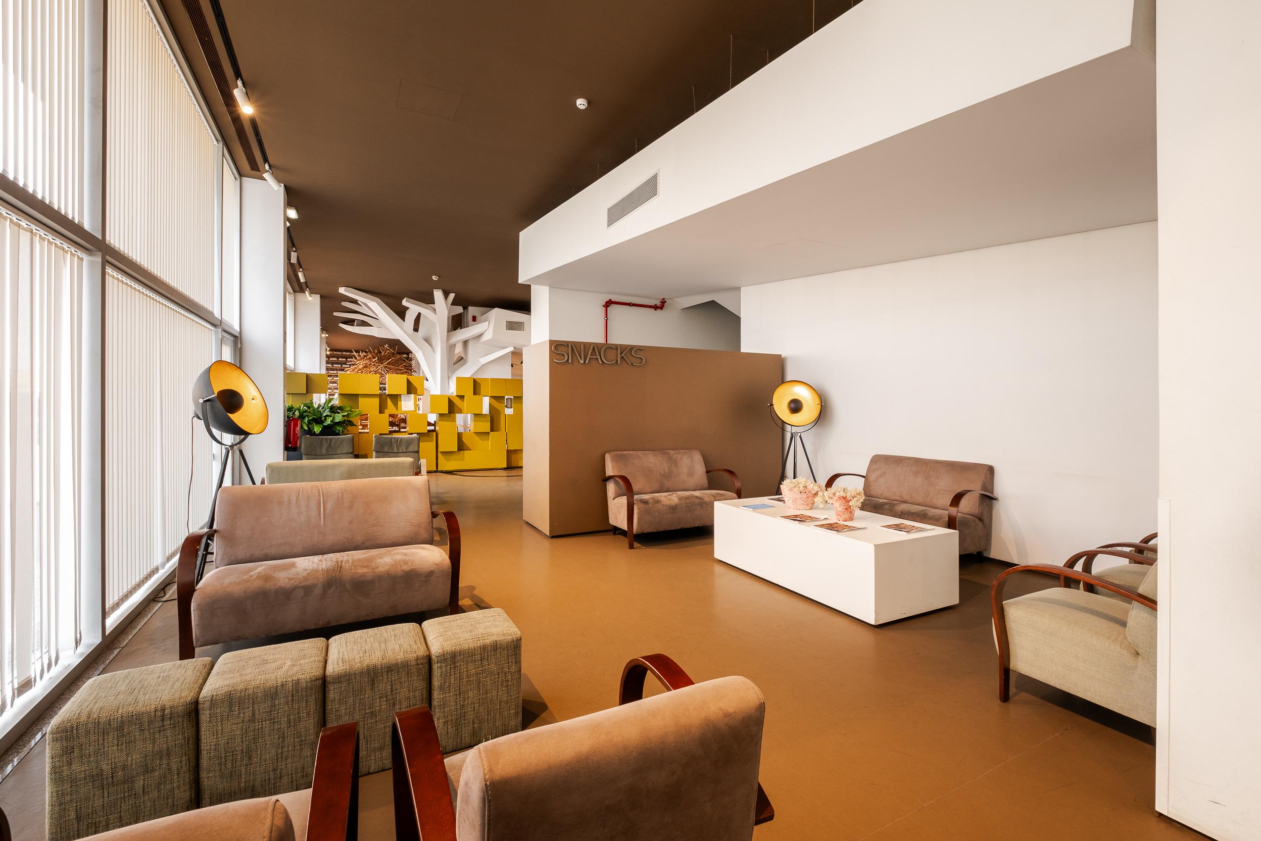 Vista Lobby Basic Braga by Axis