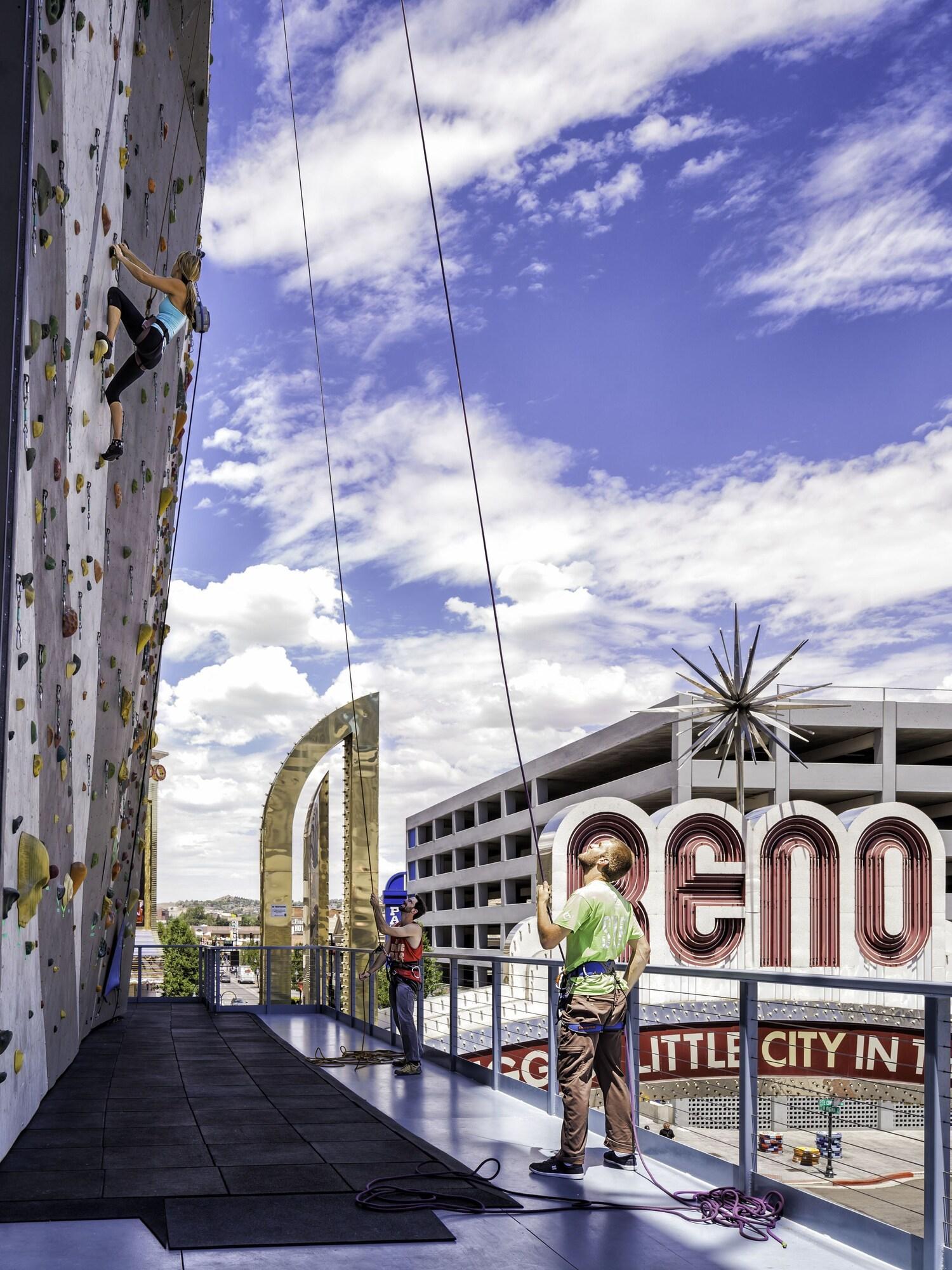 Gimnasio Whitney Peak Hotel Reno, Tapestry Collection by Hilton