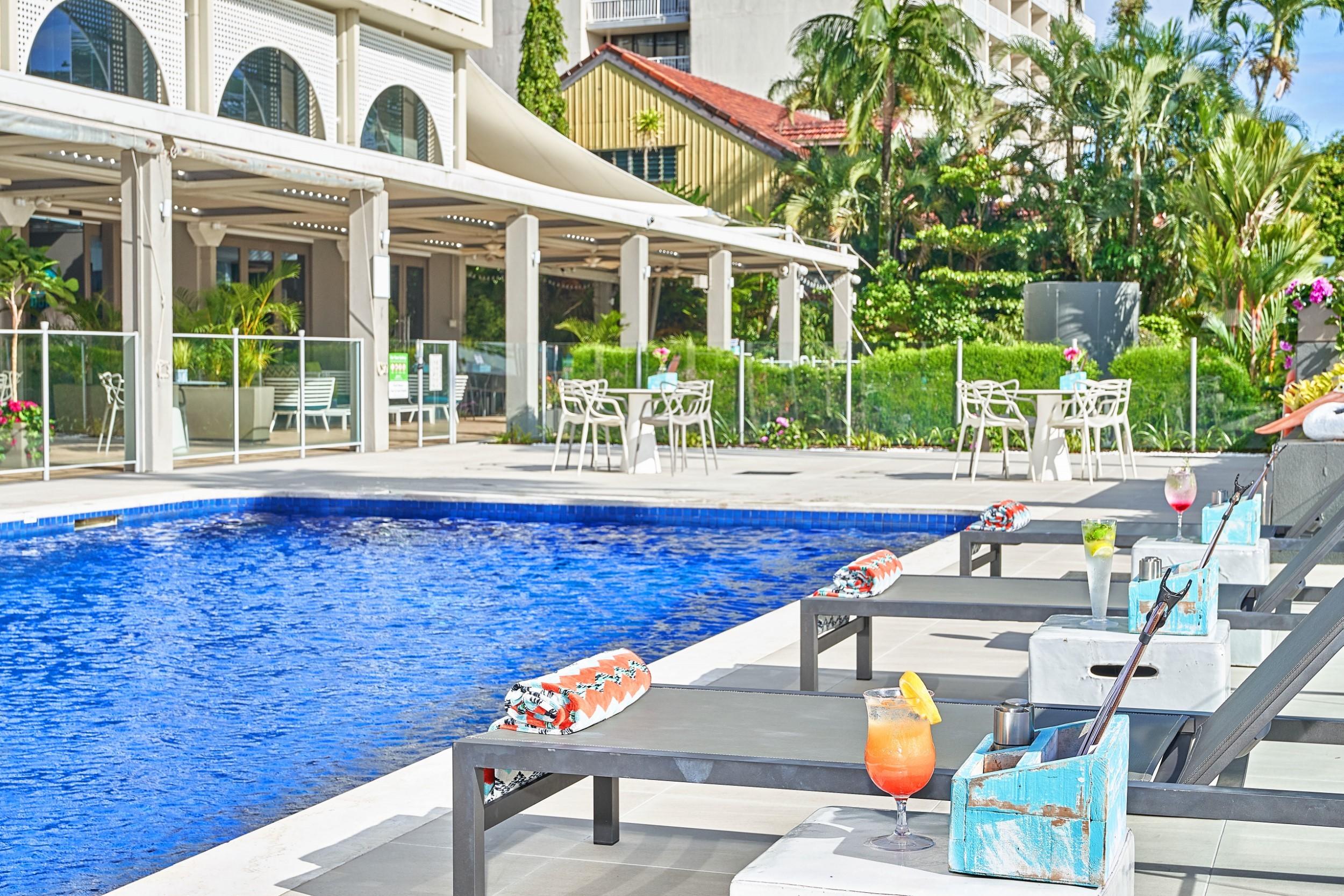 Vista Piscina Cairns Harbourside Hotel