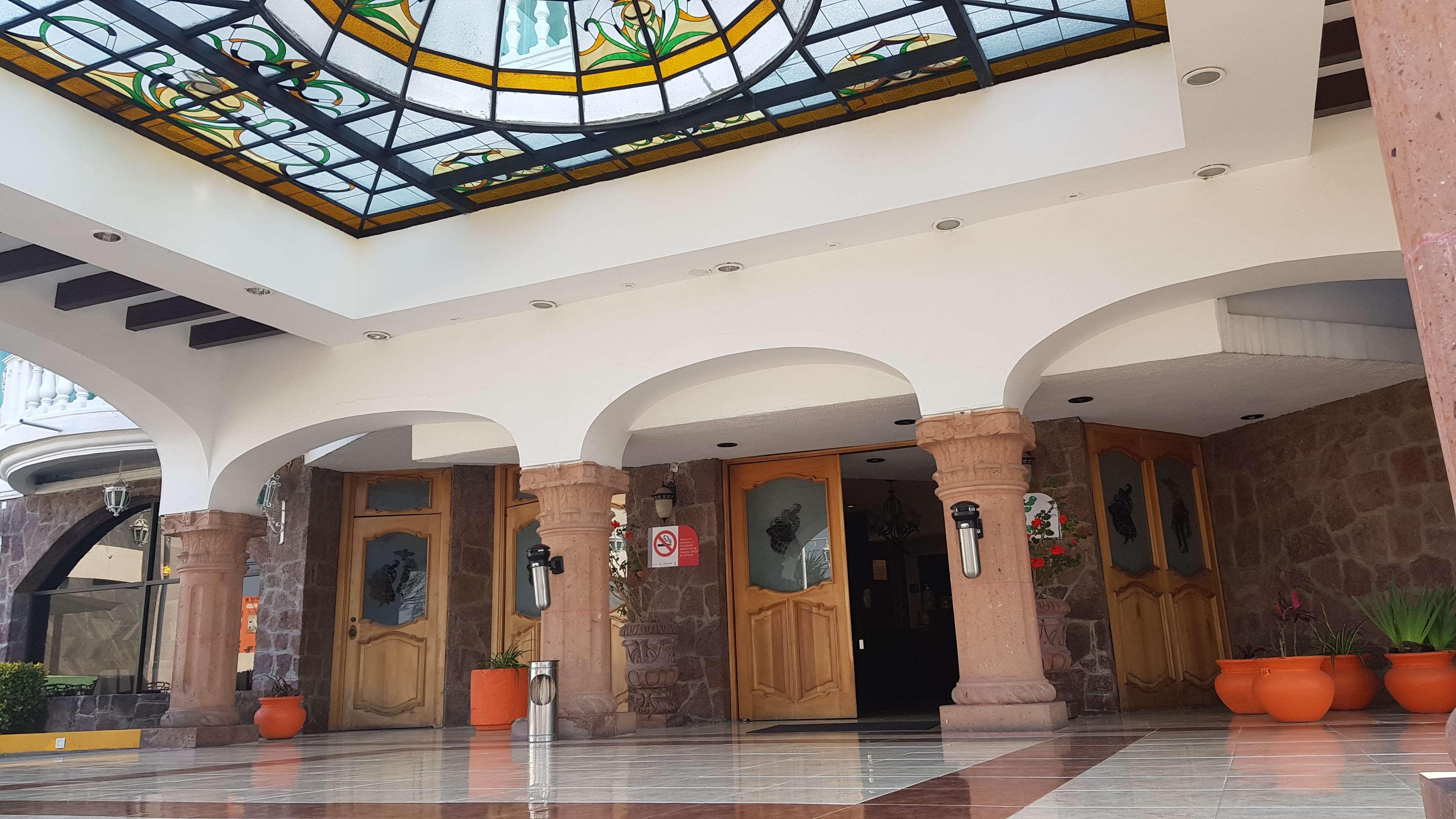 Vista Lobby Best Western Toluca