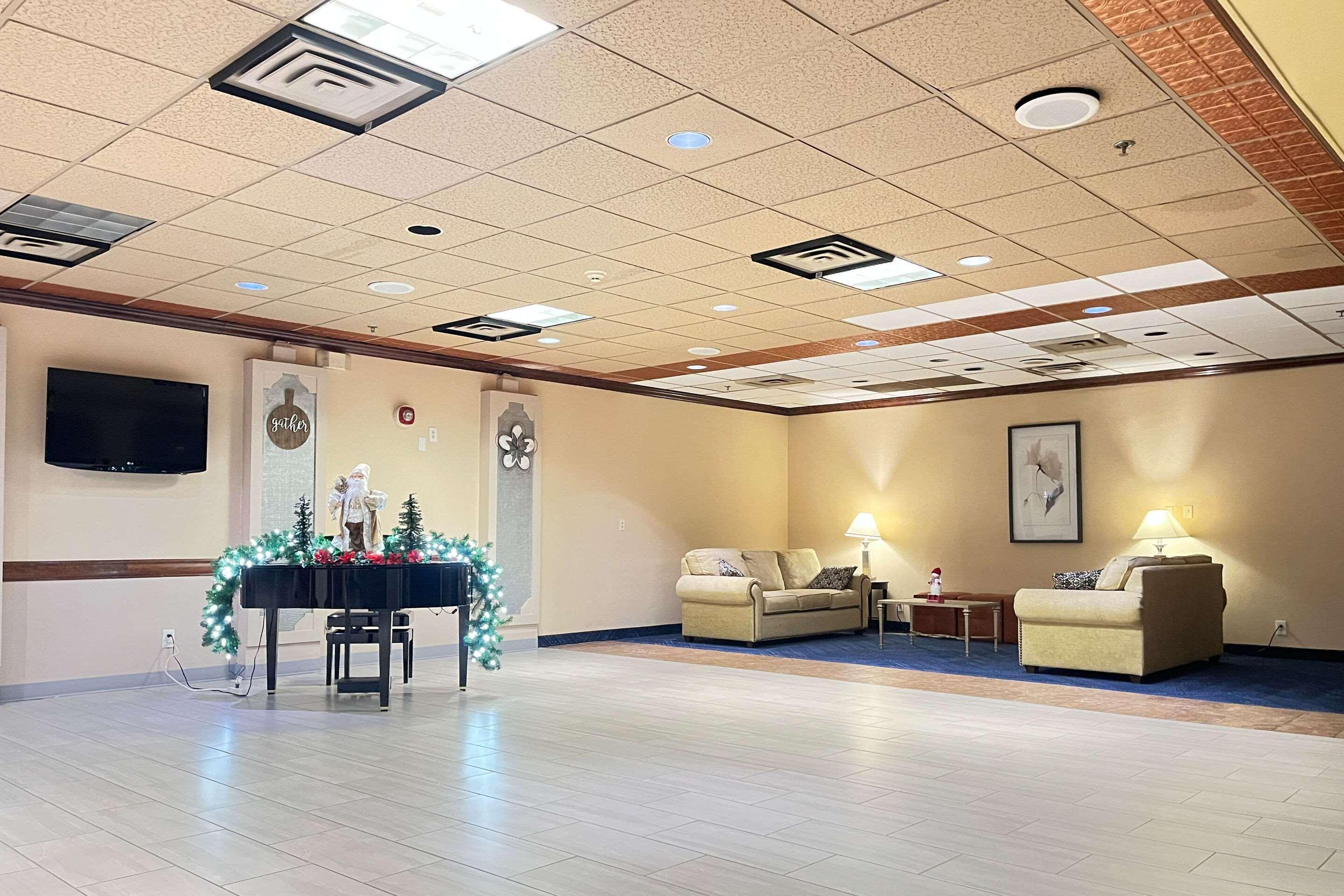 Vista Lobby Clarion Inn and Suites Convention Center Kearney