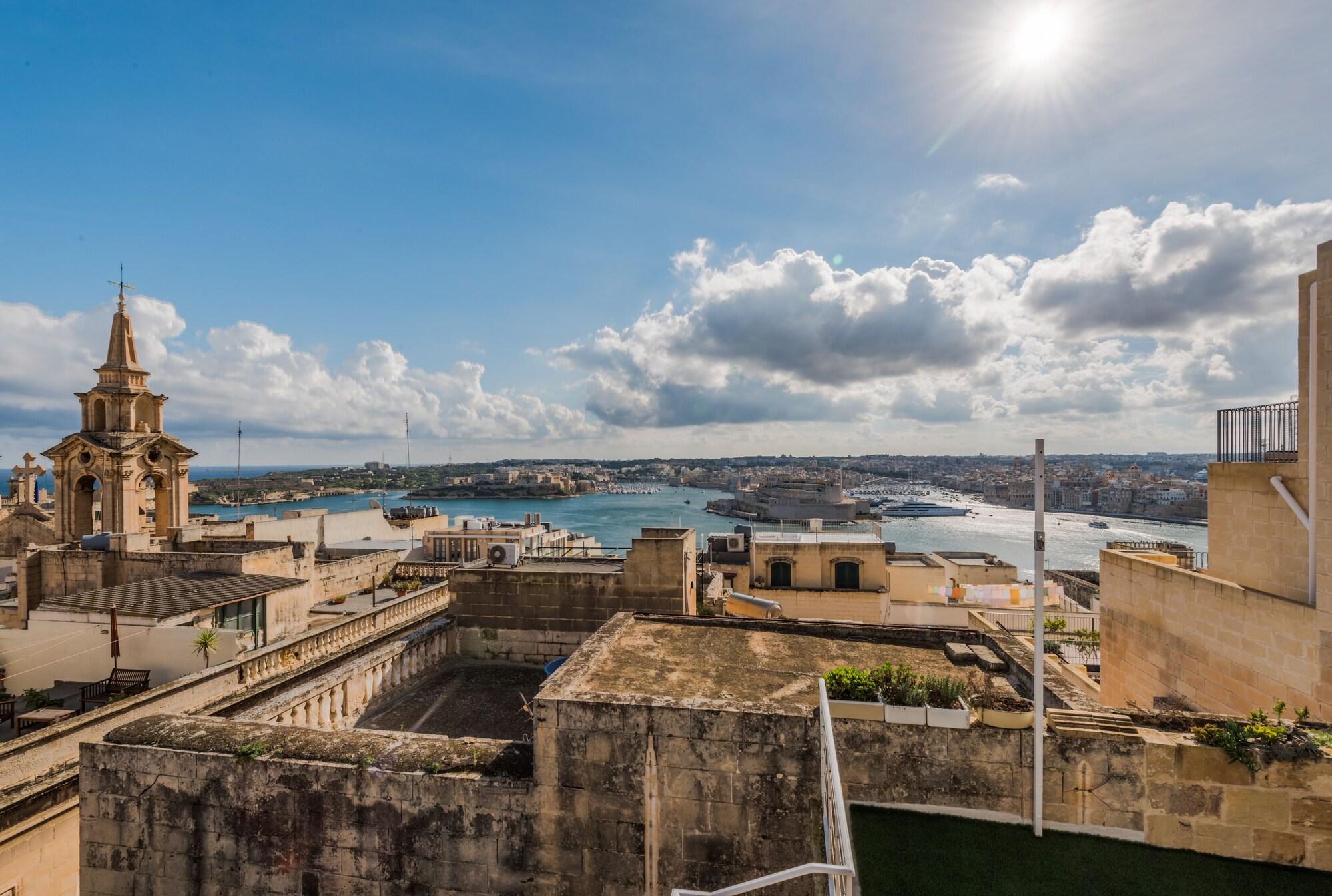 Varios Valletta Lucente