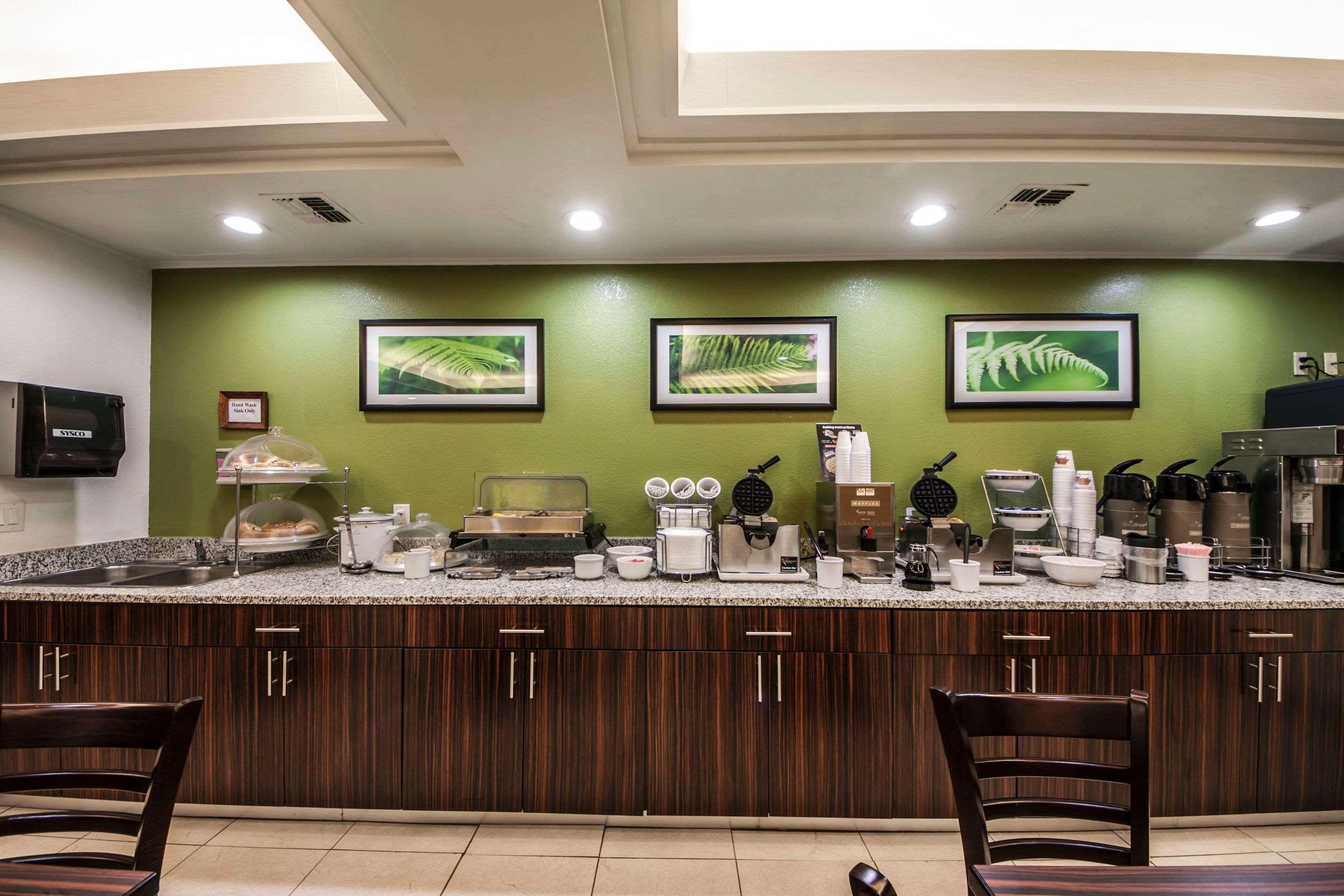 Restaurant Sleep Inn & Suites Tulsa Central I-44