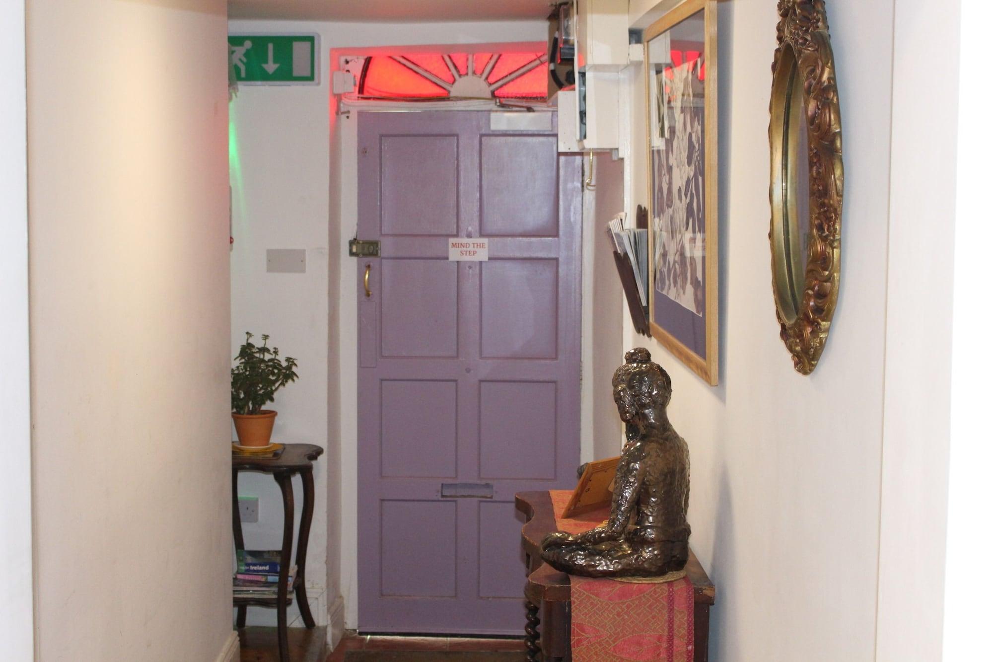 Vista Lobby Artists House