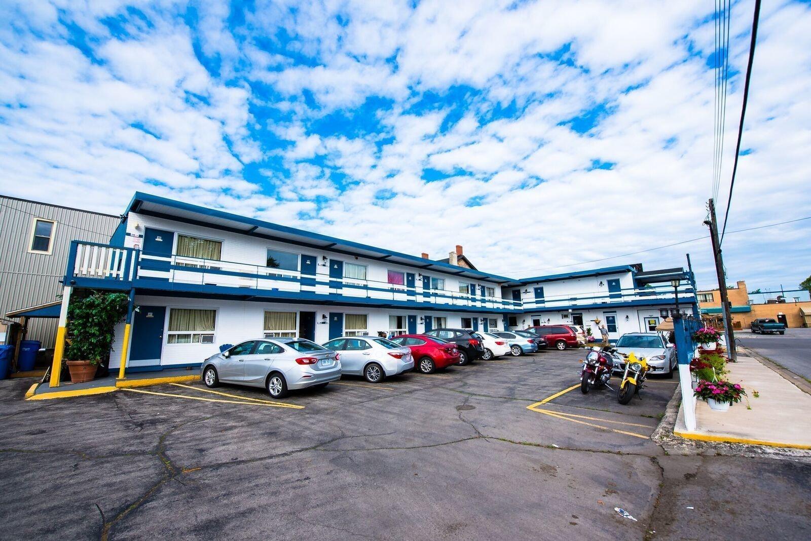 Varios Niagara Parkway Court Motel