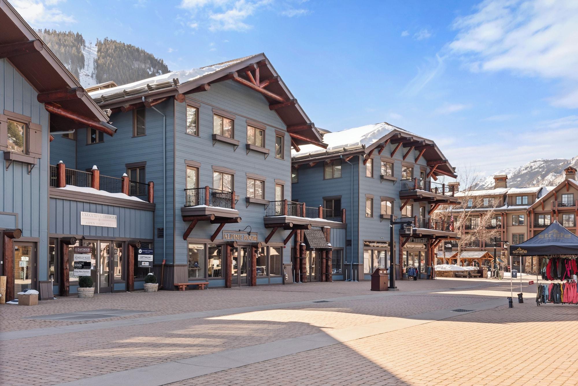 Vista Exterior Ritz-Carlton Club, Aspen Highlands by Frias
