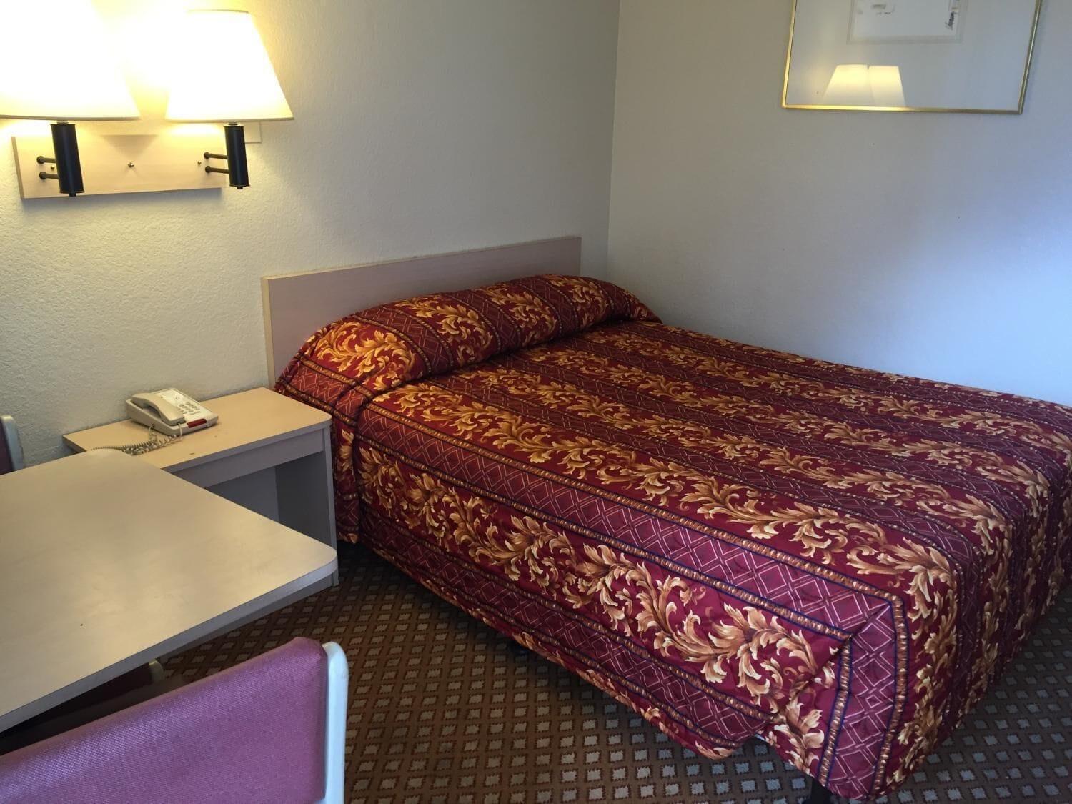 Habitación Hilltop Inn & Suites