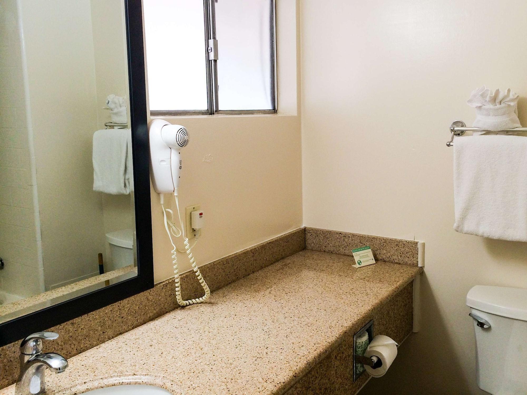 Equipamiento de Habitación Americas Best Value Presidents Inn on Munras