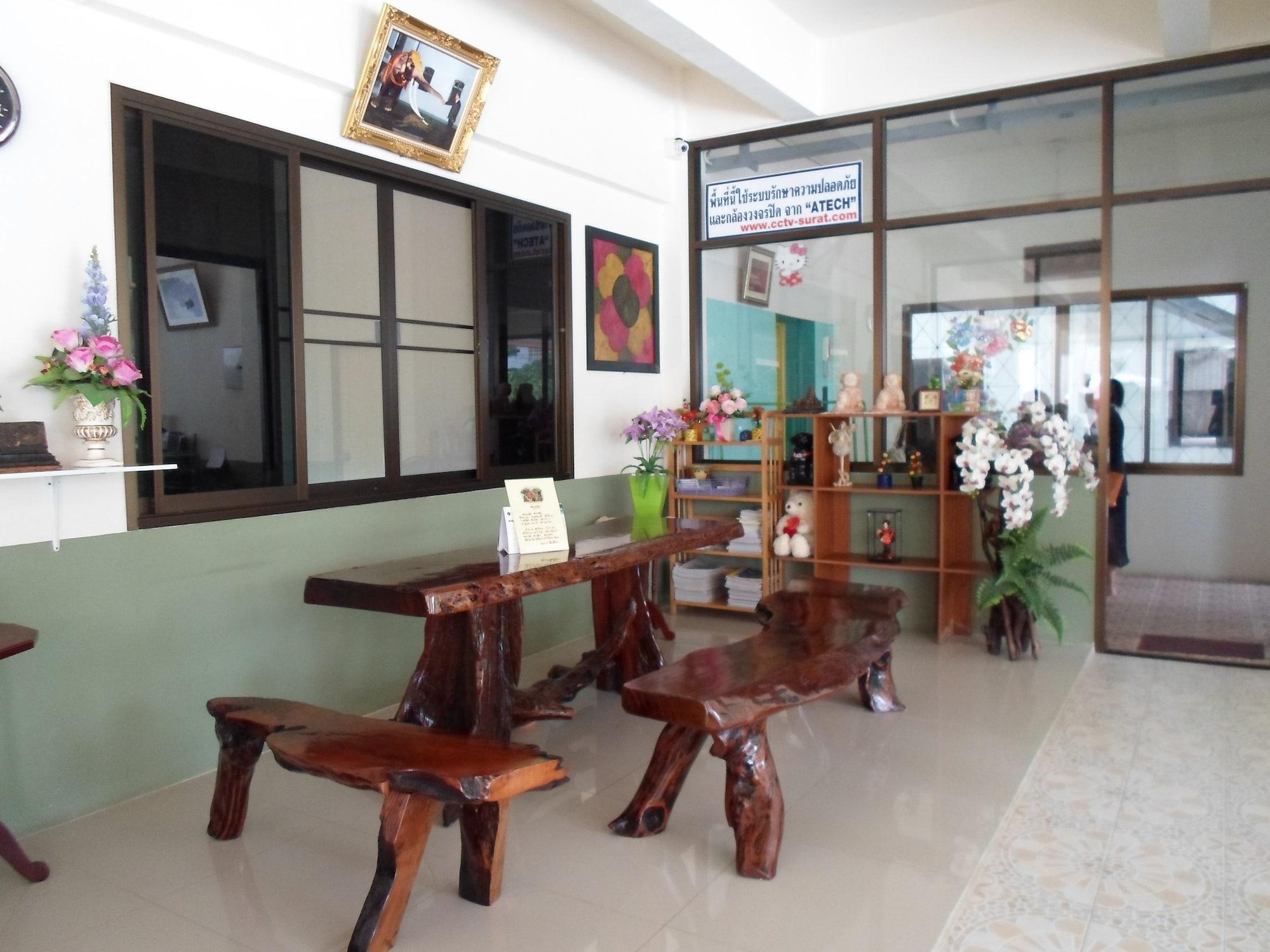 Vista Lobby Ban Maitreejit