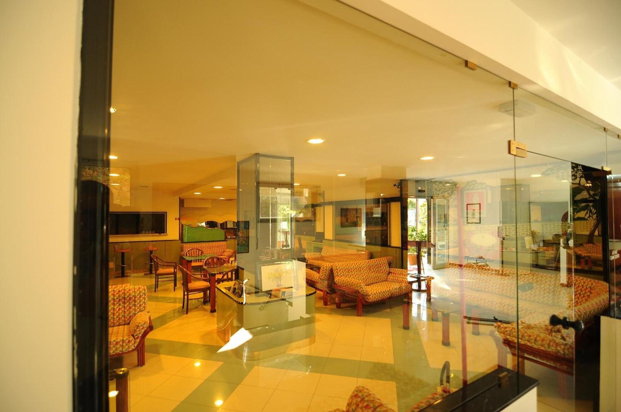 Vista Lobby Hotel Mondial