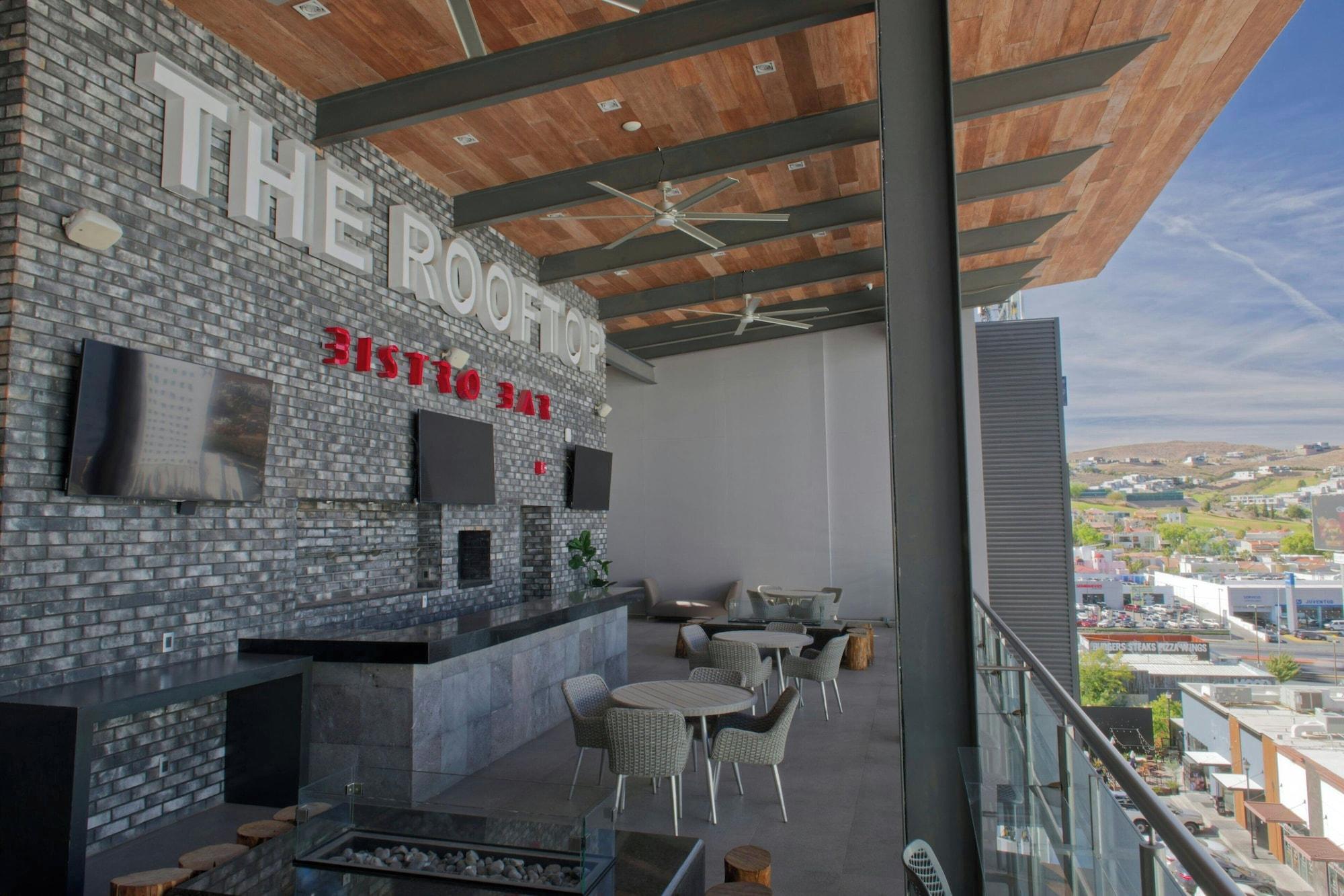 Bar/Salón Four Points By Sheraton Distrito Uno Chihuahua
