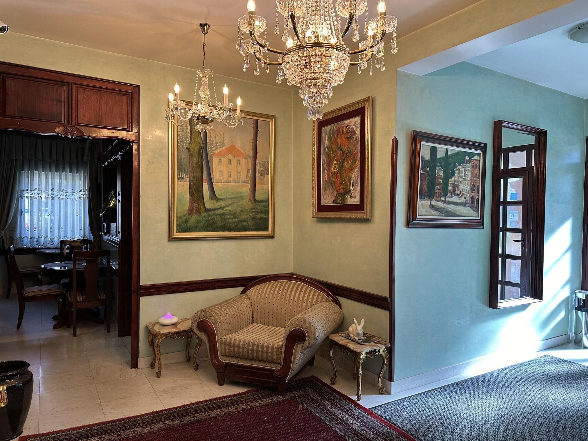 Vista Lobby Vila Lux Hotel