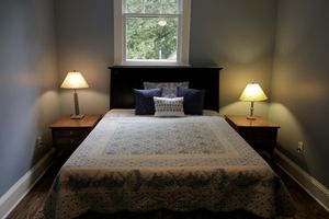 Alquiler Vacacional - On Boulevard. Sleeps 4. Newly Renovated Apartment! Walk to downtown and stadium.