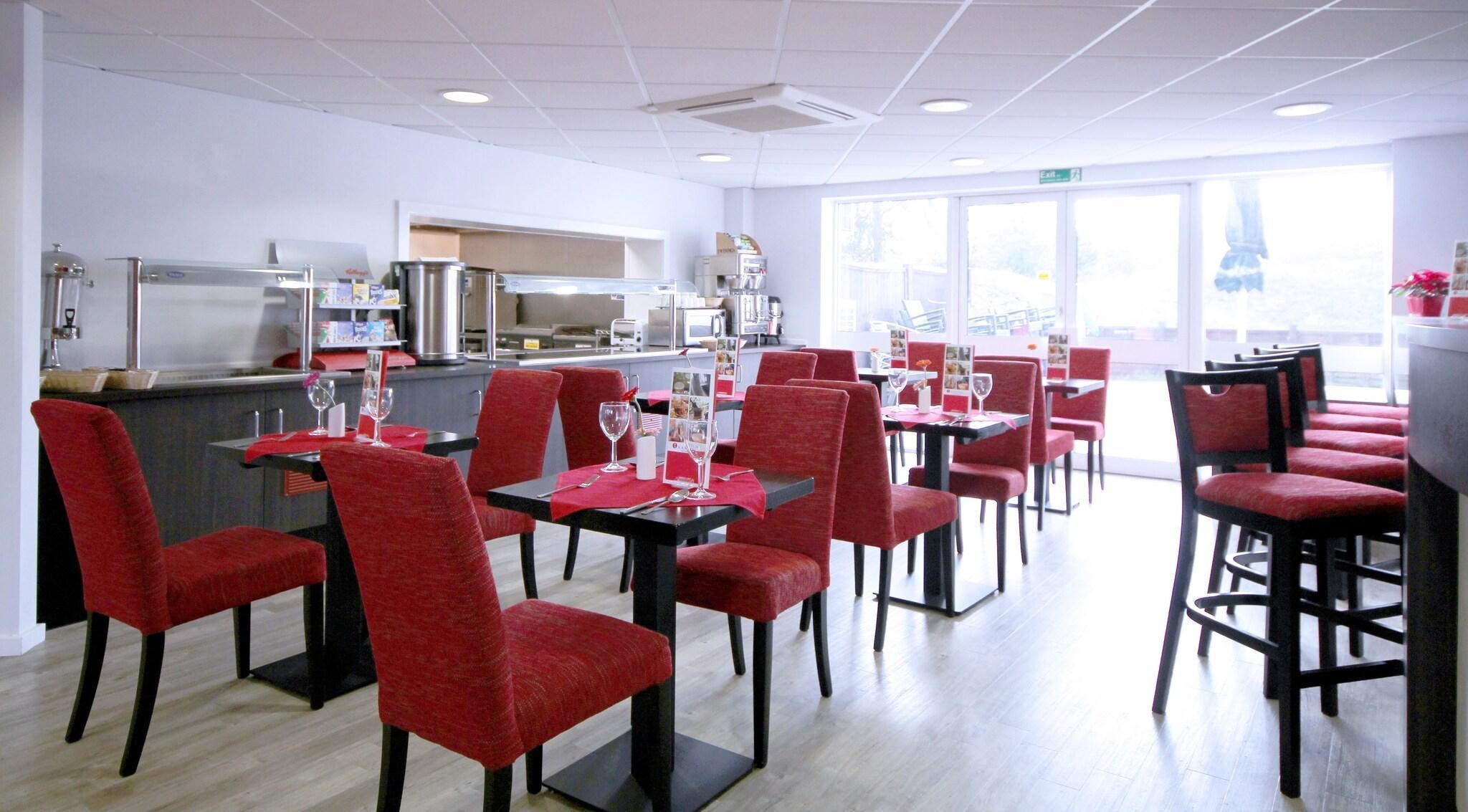 Restaurant Days Inn By Wyndham London Stansted Airport
