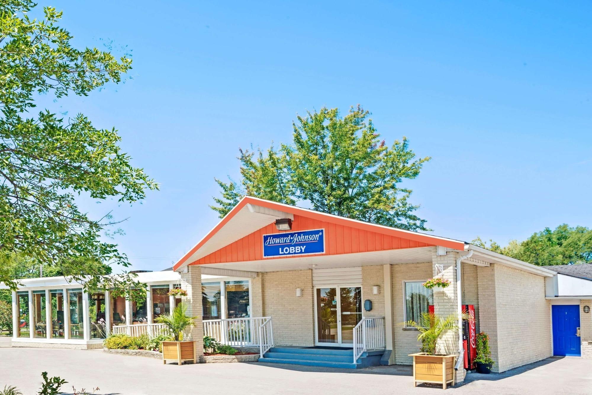 Vista Exterior Howard Johnson by Wyndham Lindsay