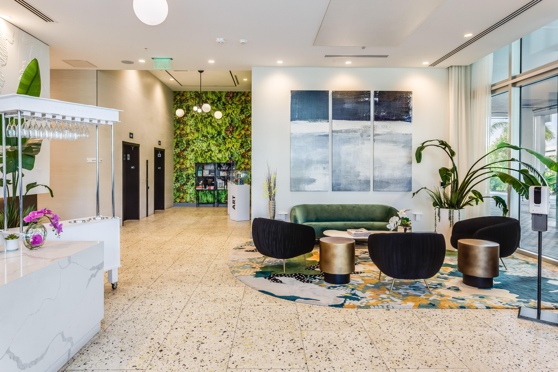 Vista Lobby SERENA Hotel Aventura Miami, Tapestry Collection by Hilton