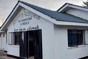 Alojamiento - White House Lounge & Accommodation