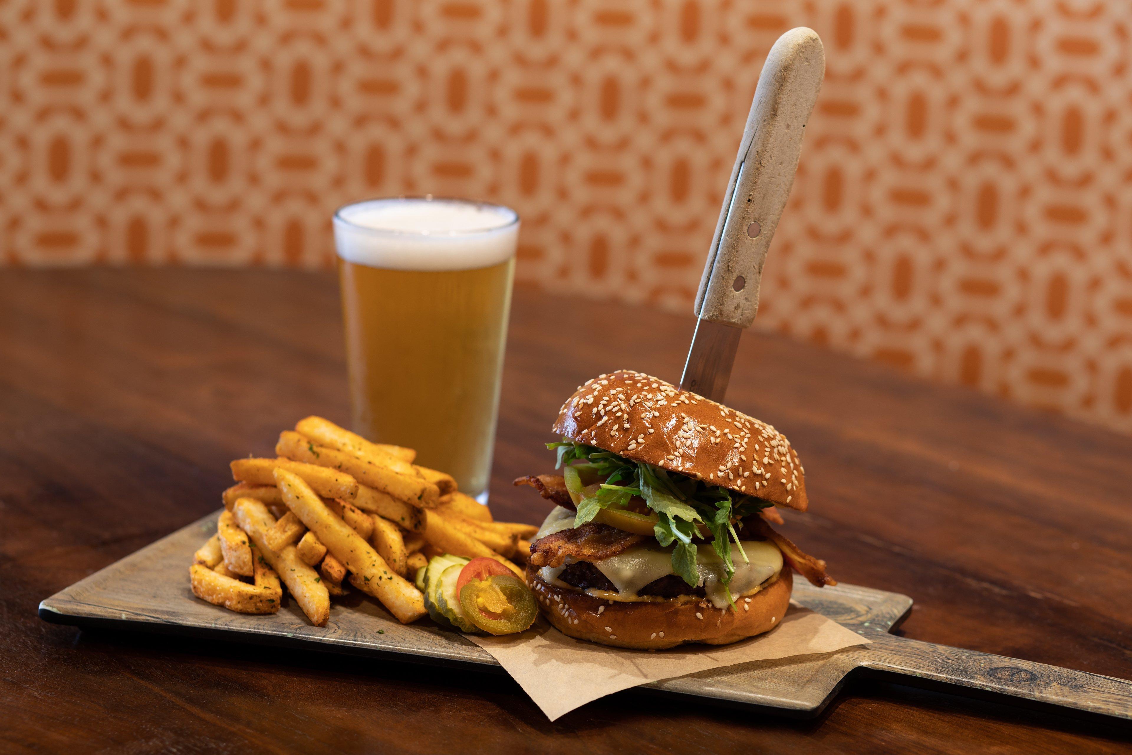 Restaurant Crowne Plaza Costa Mesa Orange County by IHG