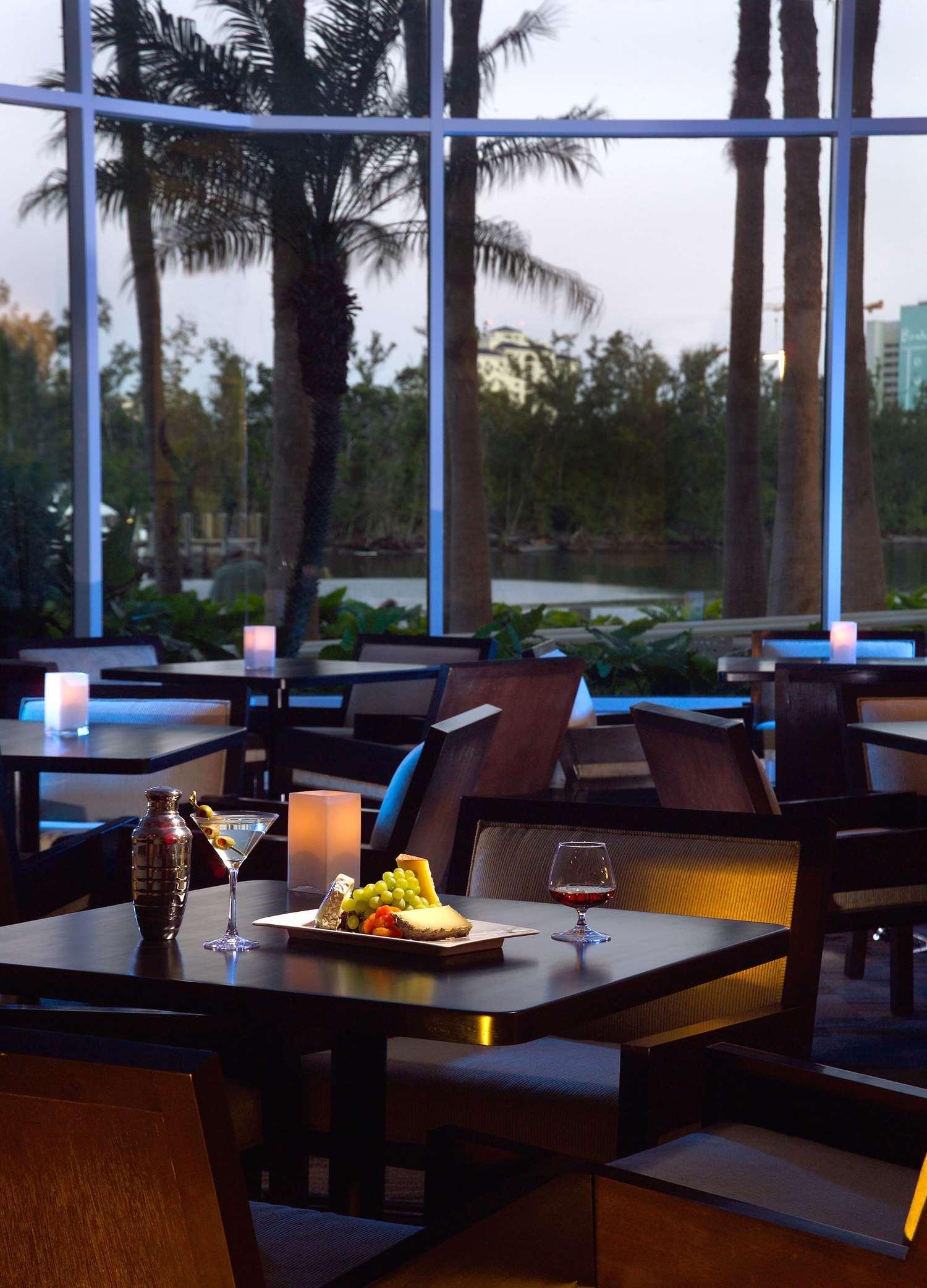 Restaurant GALLERYone- A DoubleTree Suites by Hilton Hotel