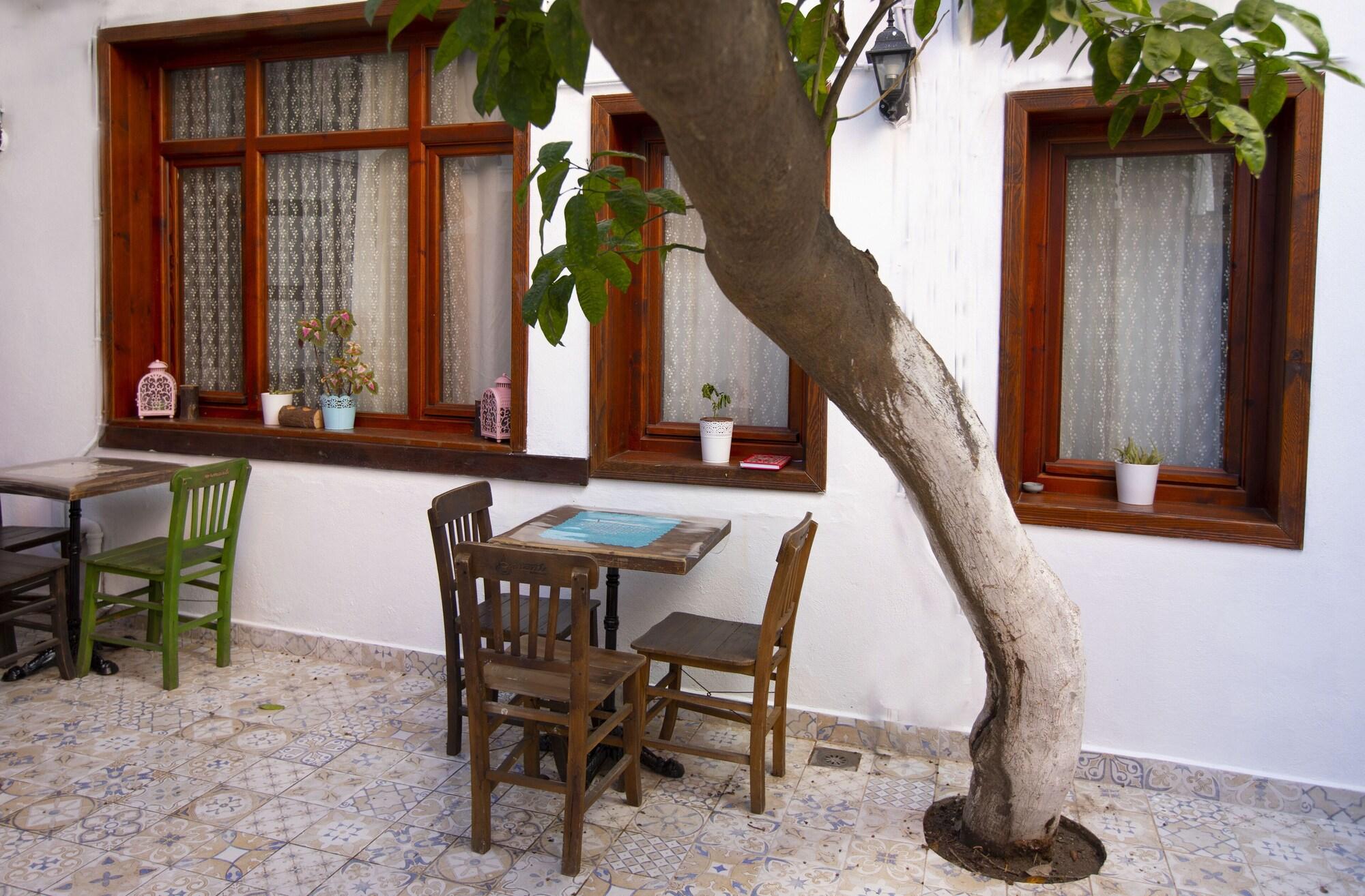 Restaurant Lily Town Guest House