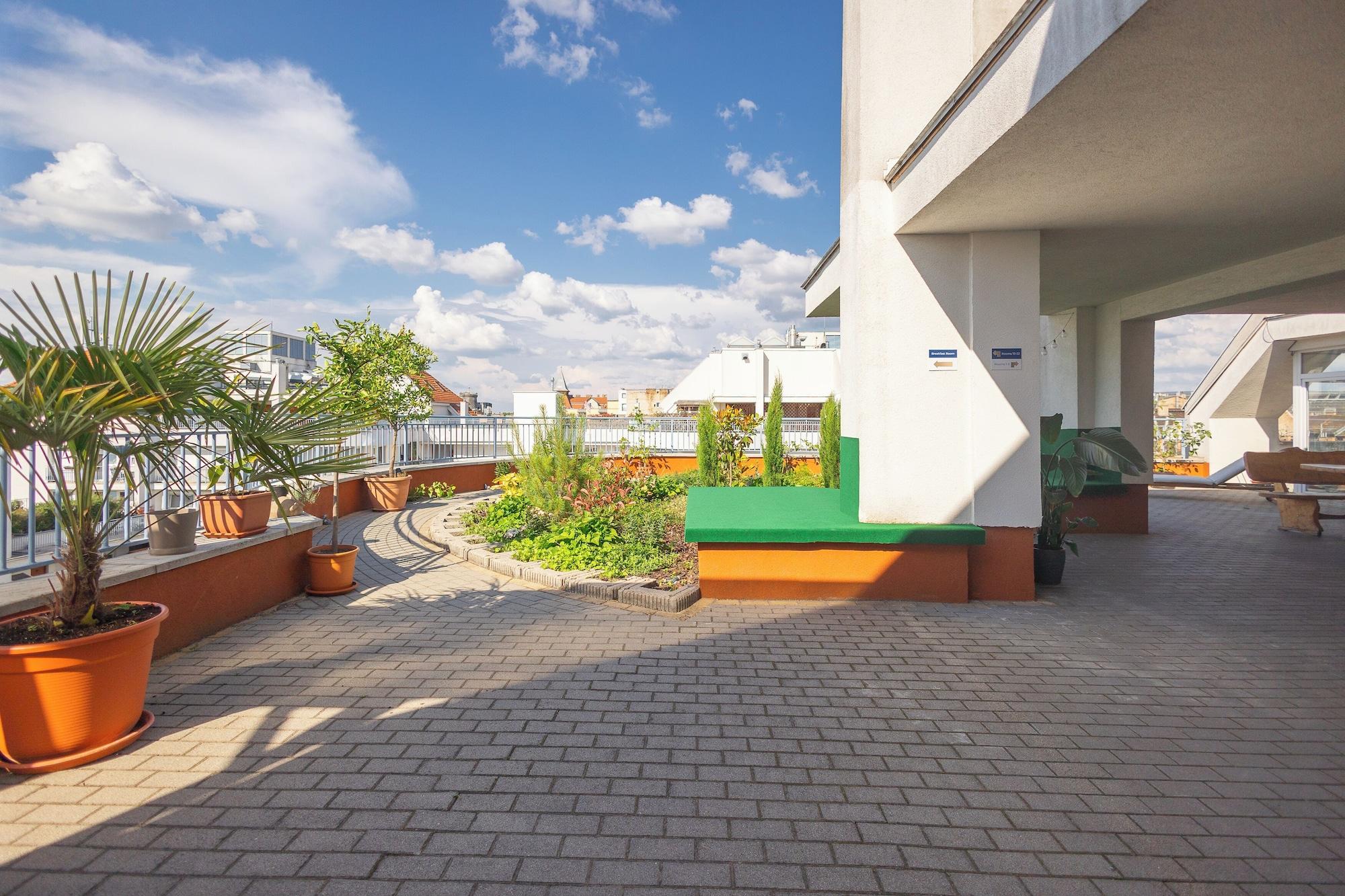 Vista Lobby Rooftop City Residence