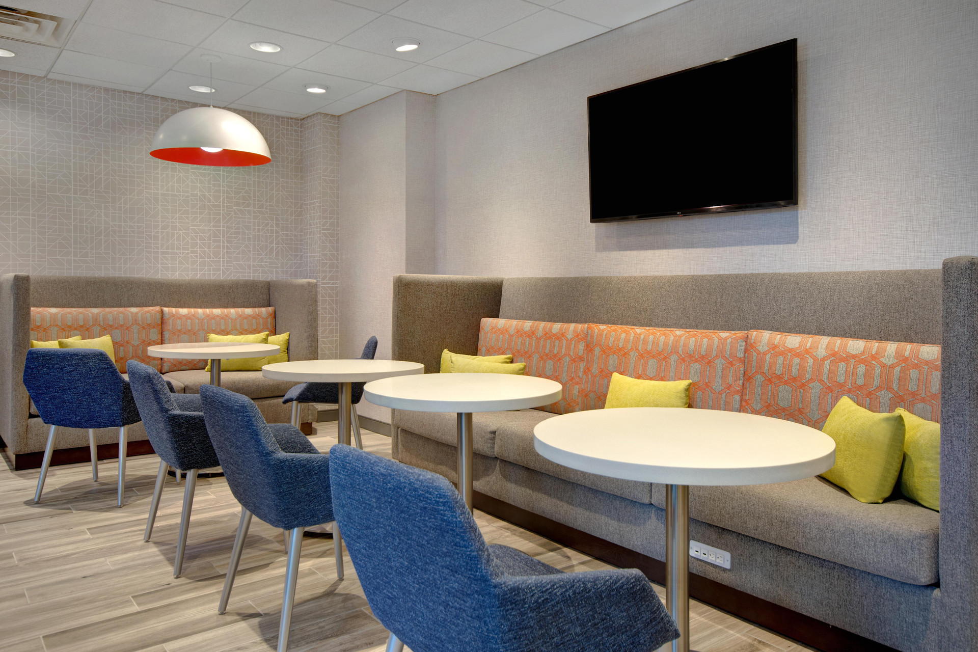Vista Lobby Hampton Inn & Suites Yonkers