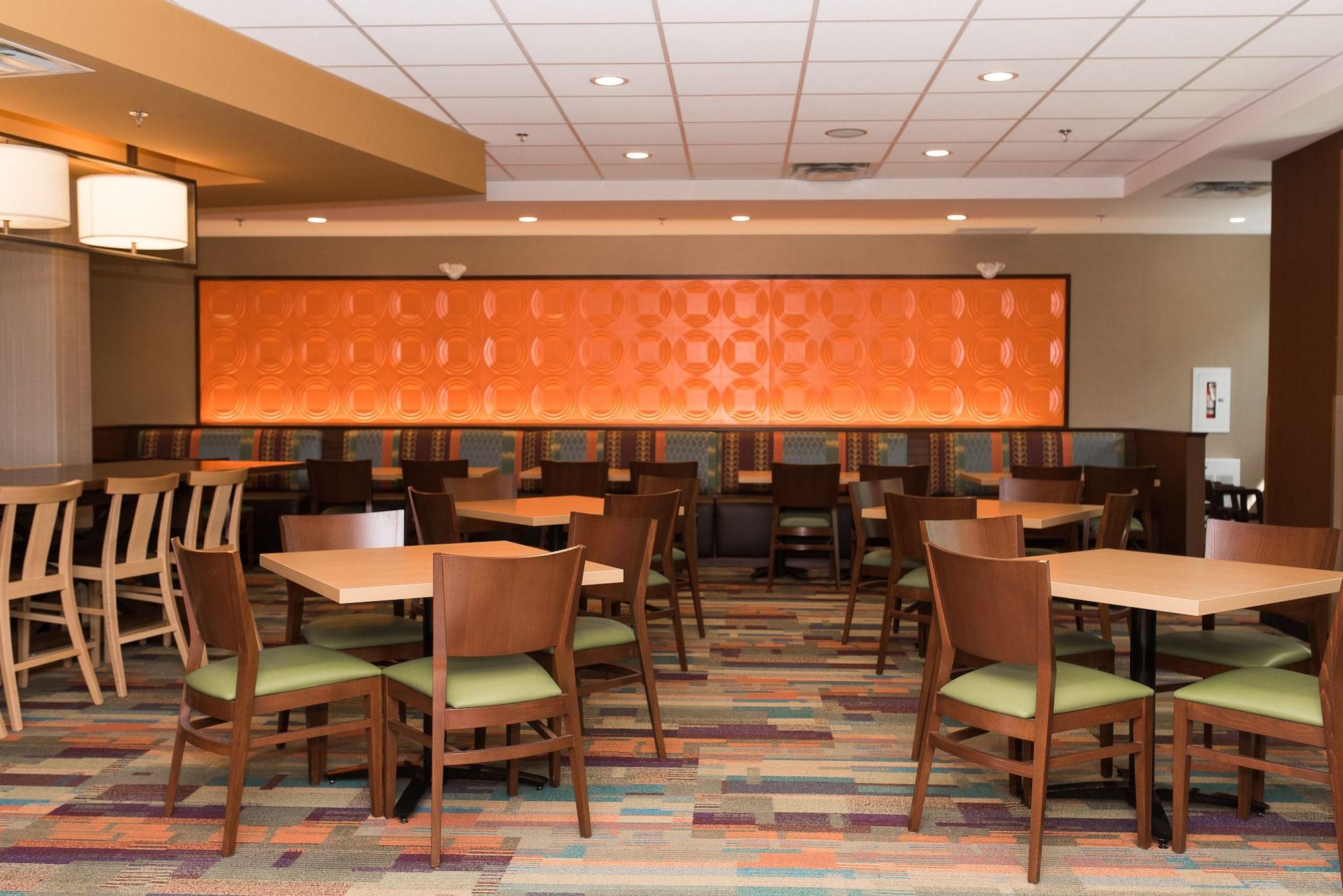 Restaurant Fairfield Inn & Suites by Marriott Edmonton North