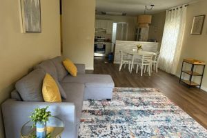 Alquiler Vacacional - Charming 2-bedroom house in Flowood, Pet Friendly w/Fenced Backyard and Sunroom