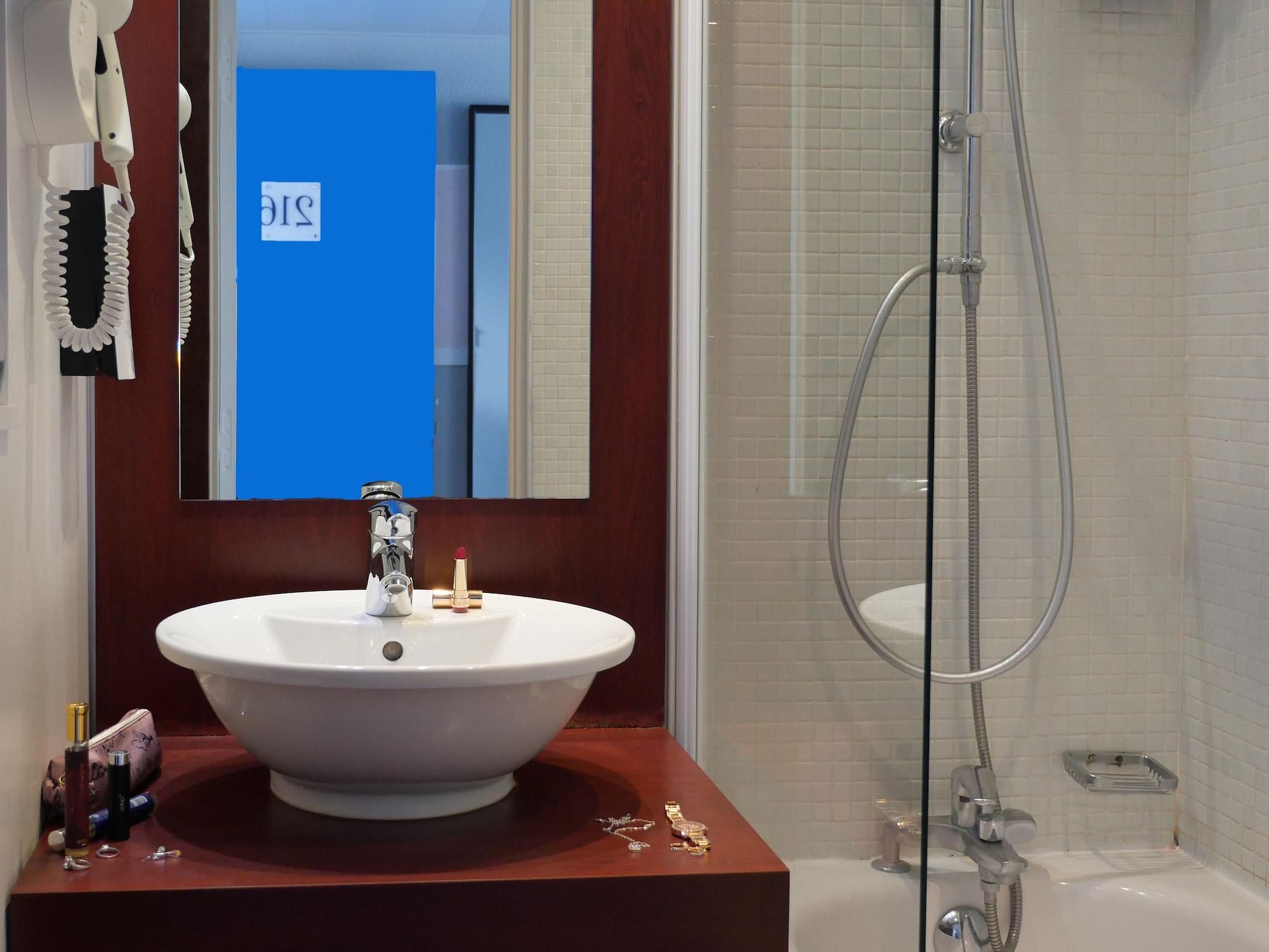 Equipamiento de Habitación Birgit Hotel Le Havre Centre