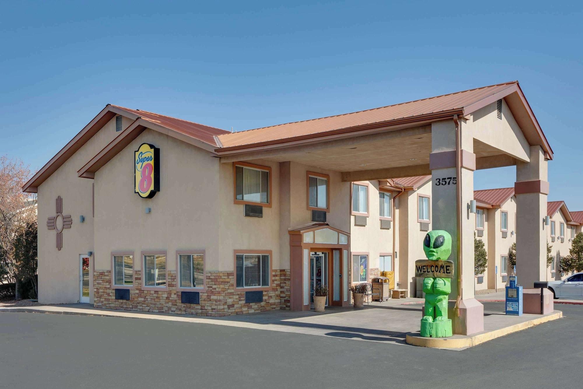 Vista Exterior Super 8 by Wyndham Roswell