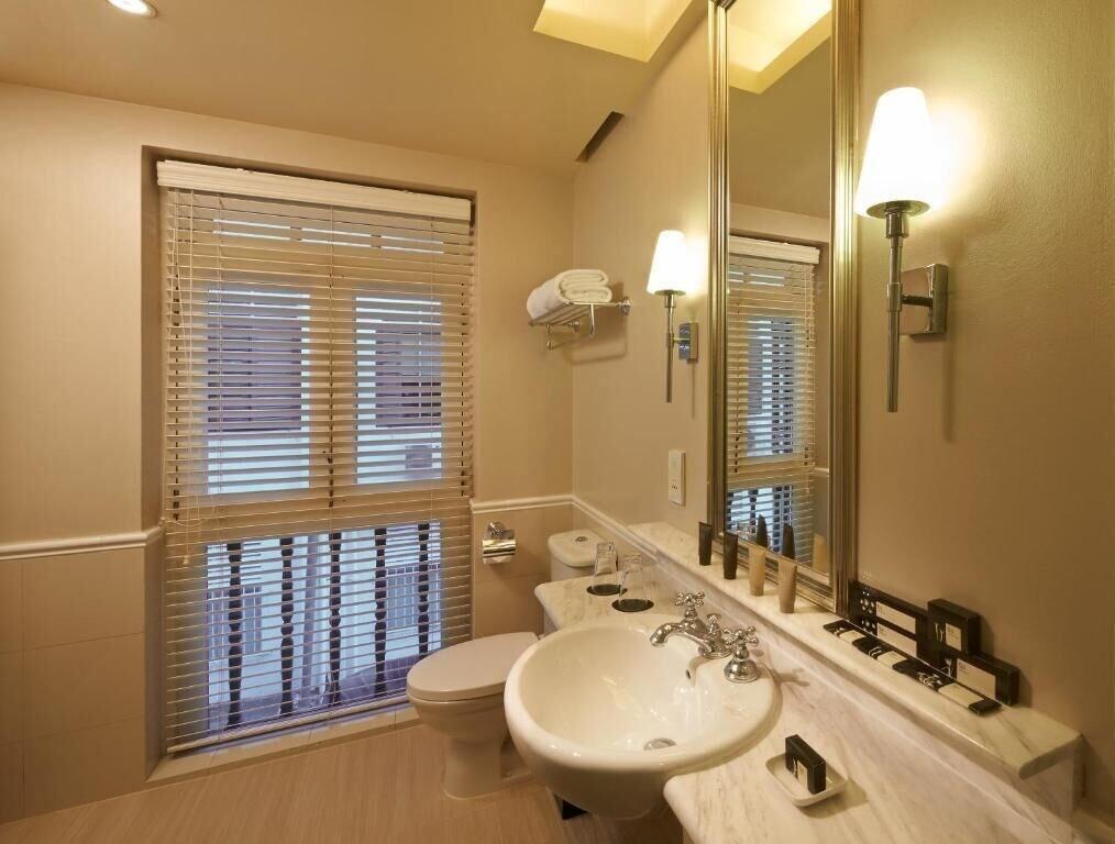 Equipamiento de Habitación Aurum Royal