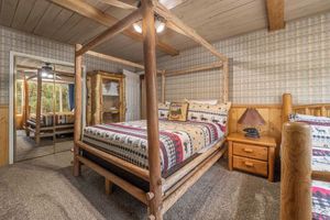 Alquiler Vacacional - Charming Cabin, Walk to the Slopes, Spa and  Pool Table, Pet Friendly!