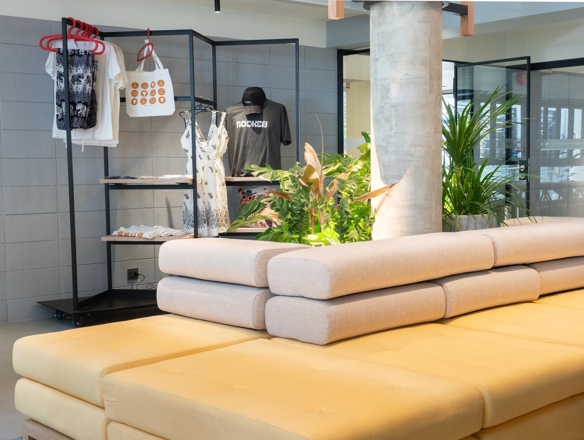 Vista Lobby Lub d Bangkok Siam – New Look, Across from MBK & Skytrain Access