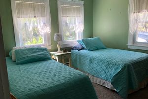 Alquiler Vacacional - Cape Cod Beach Cottage, only 5 minute walk to Glendon beach & local restaurants