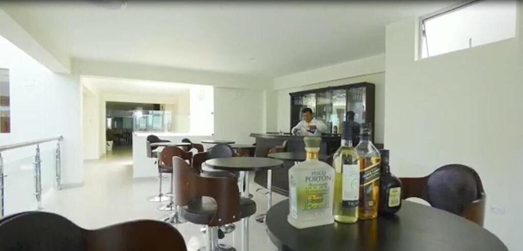 Bar/Salón Joneya Hotel
