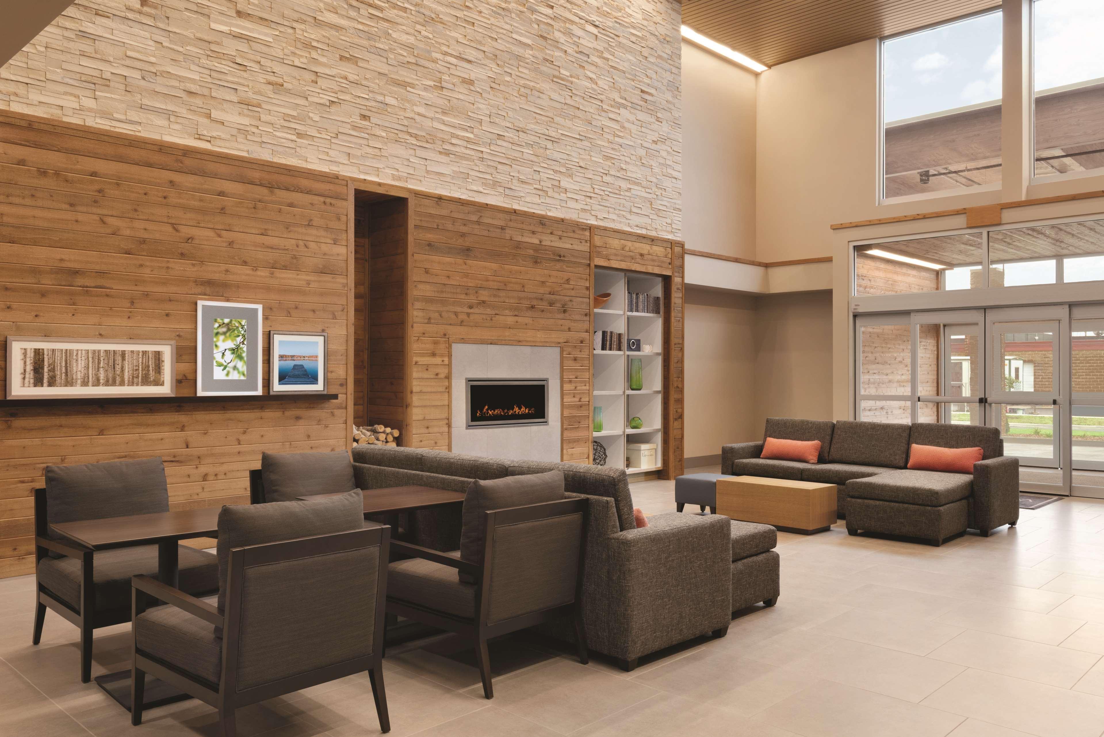 Vista Lobby Country Inn Suites By Radisson, Ft. Atkinson, Wi