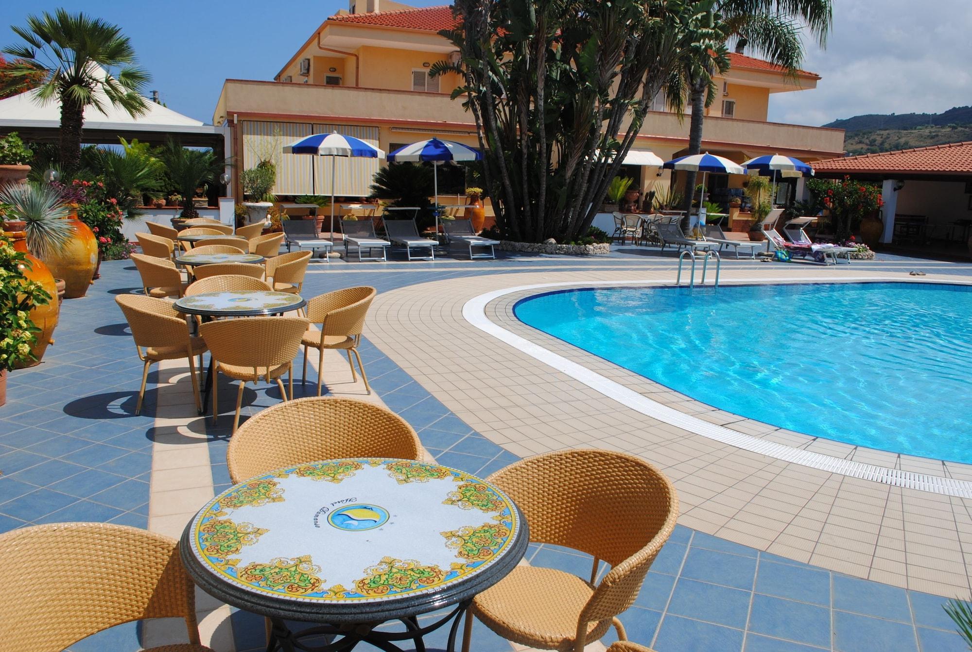 Vista Piscina Hotel Damanse