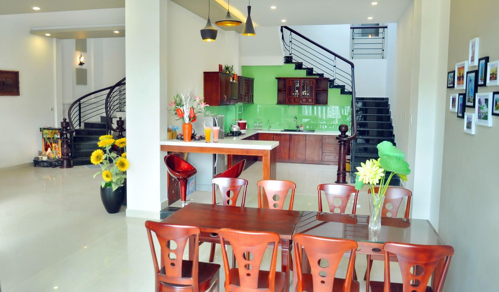 Restaurant Bi's House Homestay