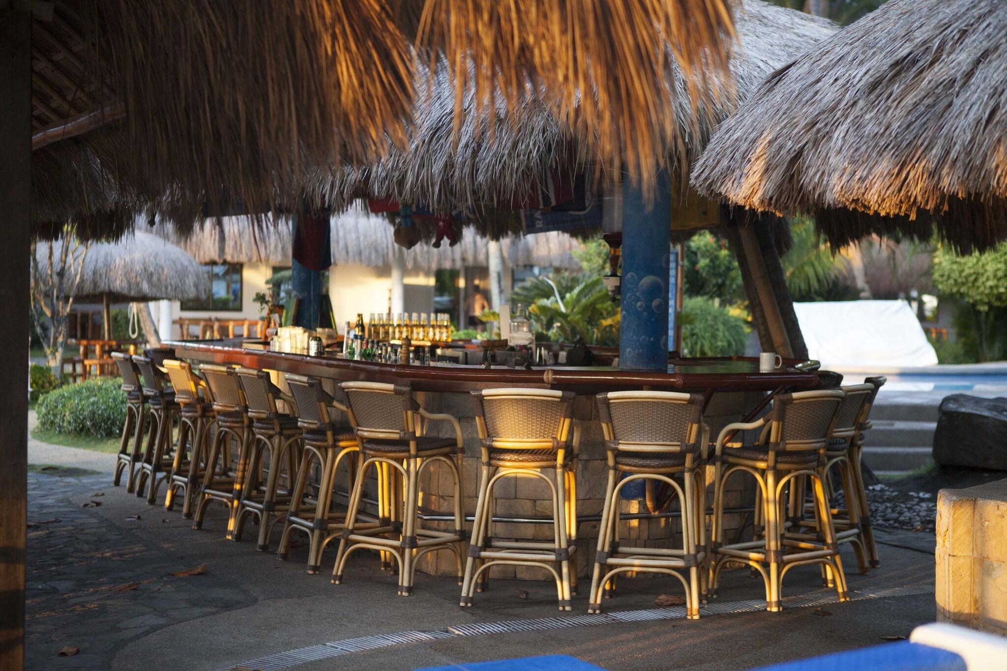 Bar/Salón Pura Vida Beach and Dive Resort