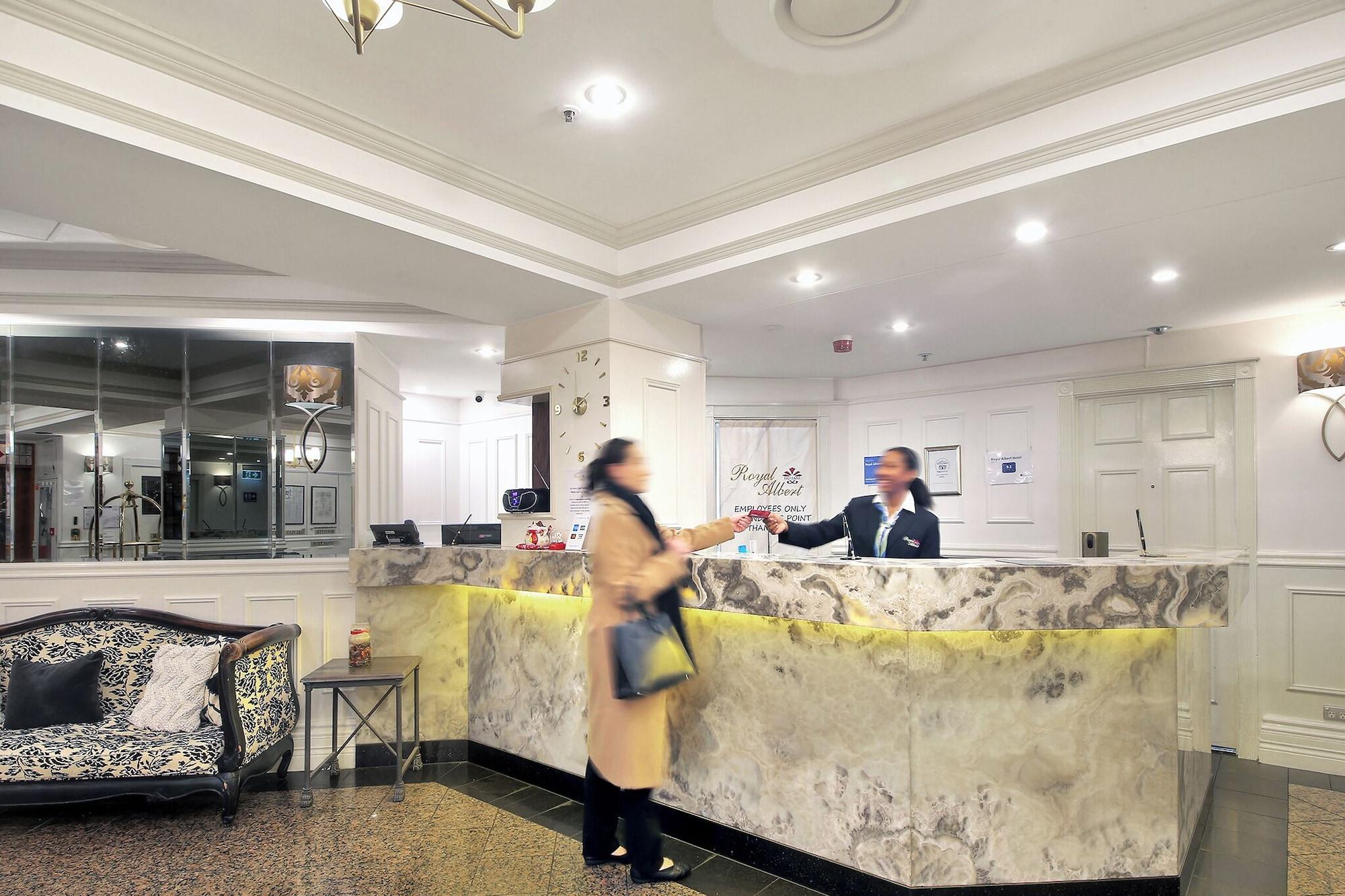 Vista Lobby Royal Albert Hotel