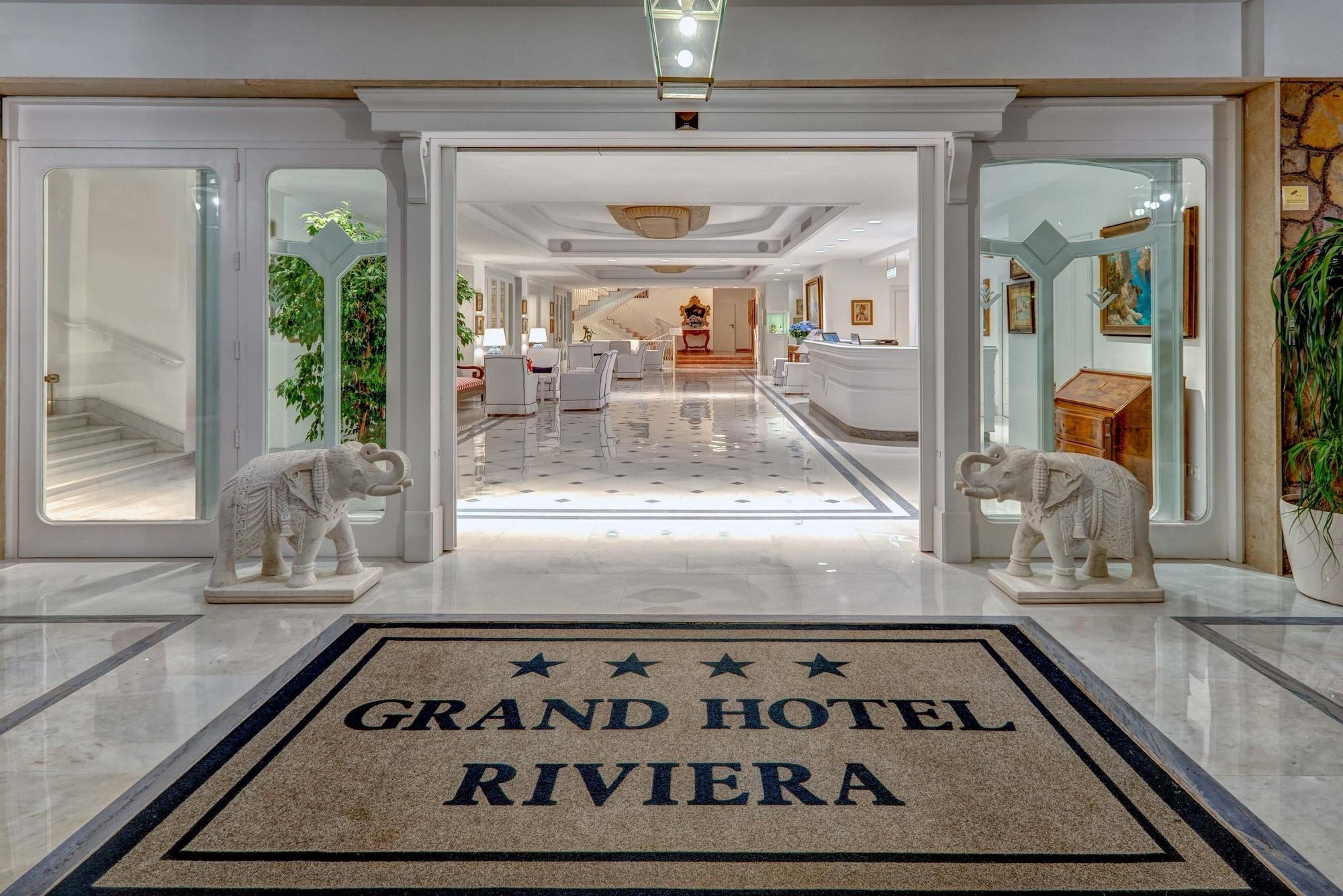 Vista Exterior Grand Hotel Riviera