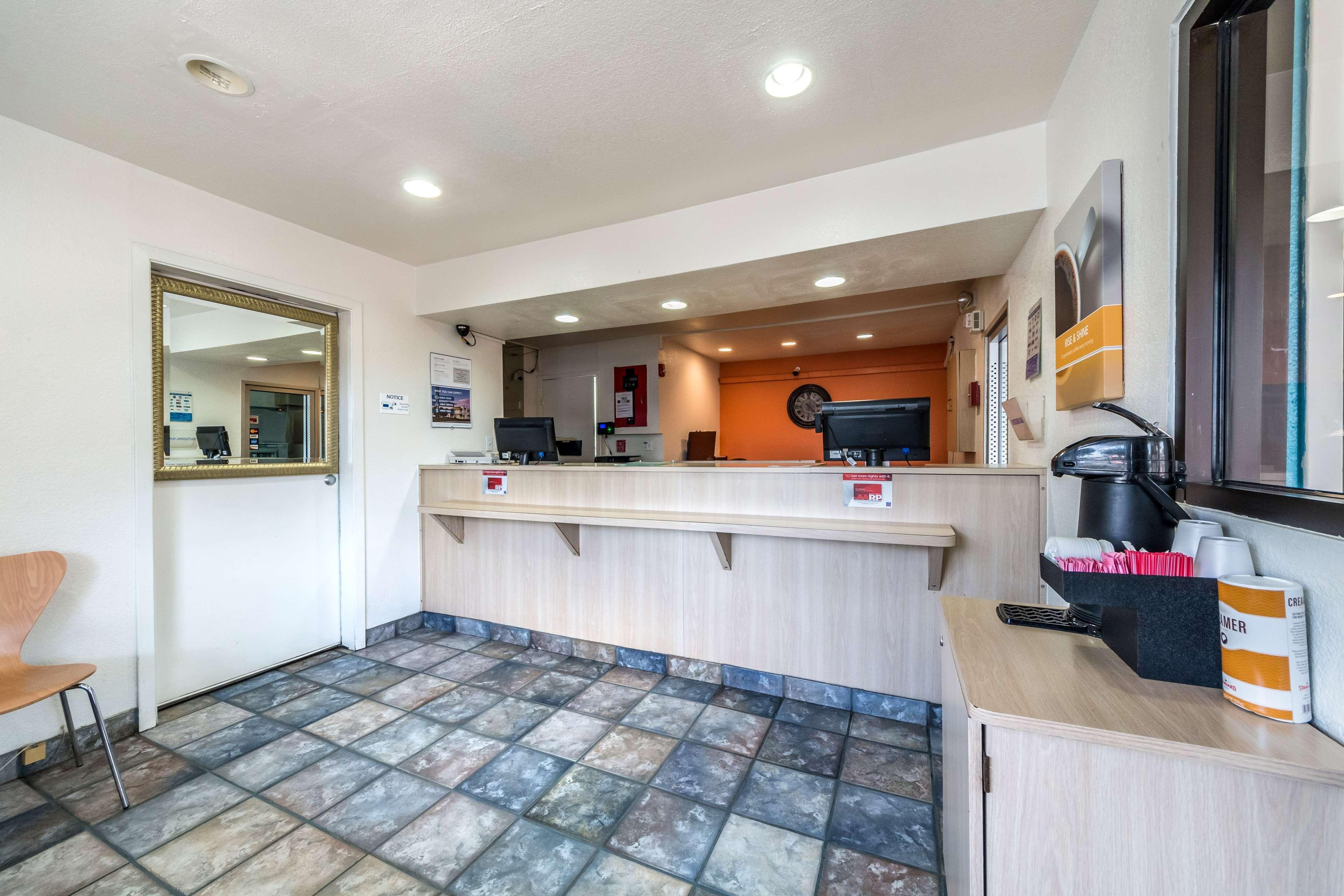 Vista Lobby Motel 6 Victoria, TX