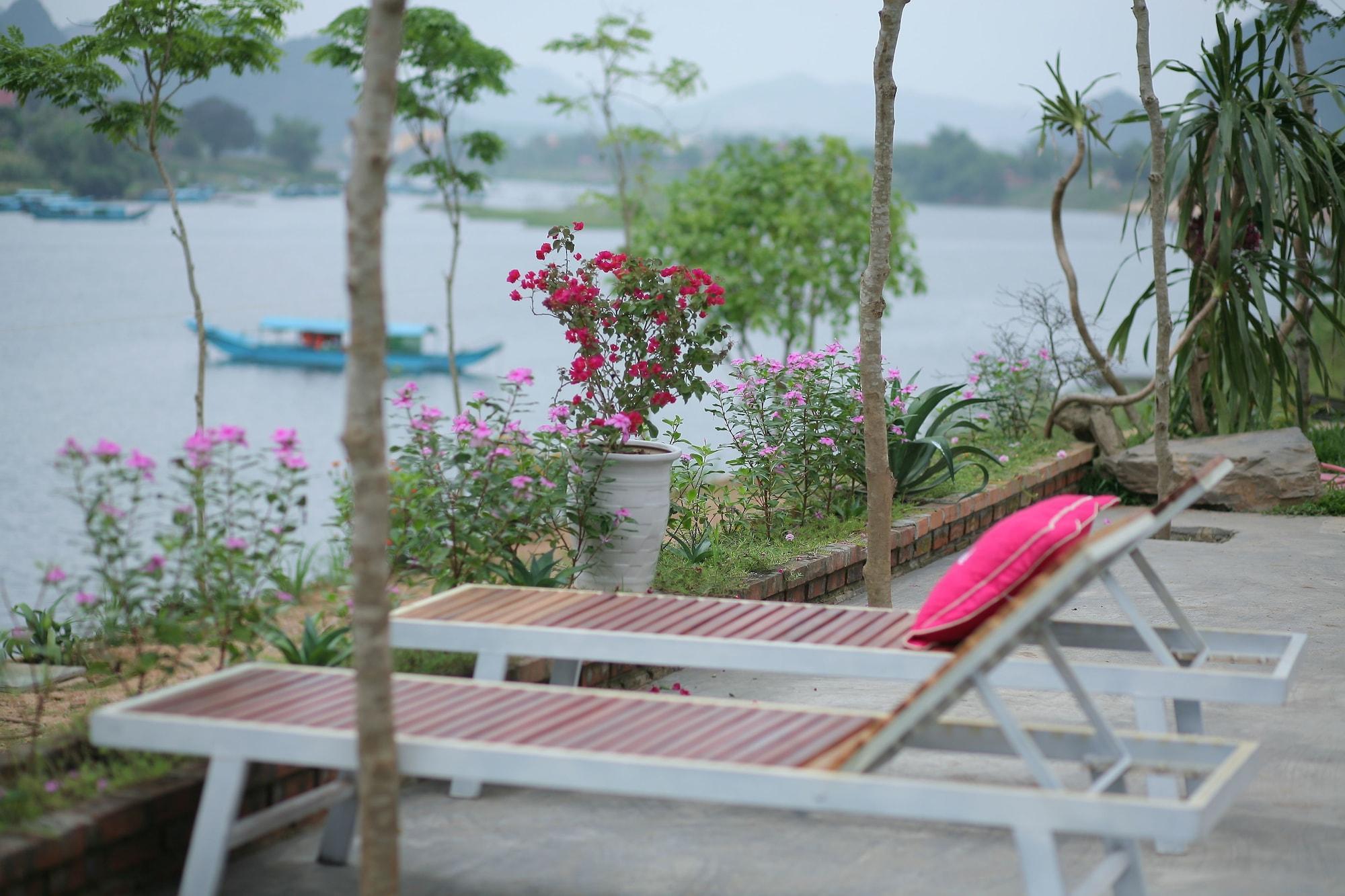 Varios Restful River Bungalow