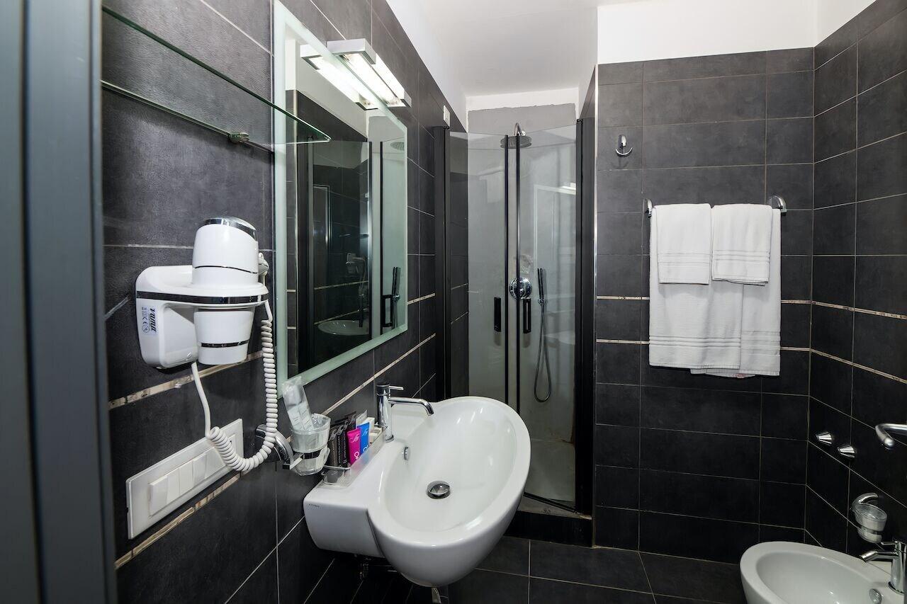 Equipamiento de Habitación Golden Hotel