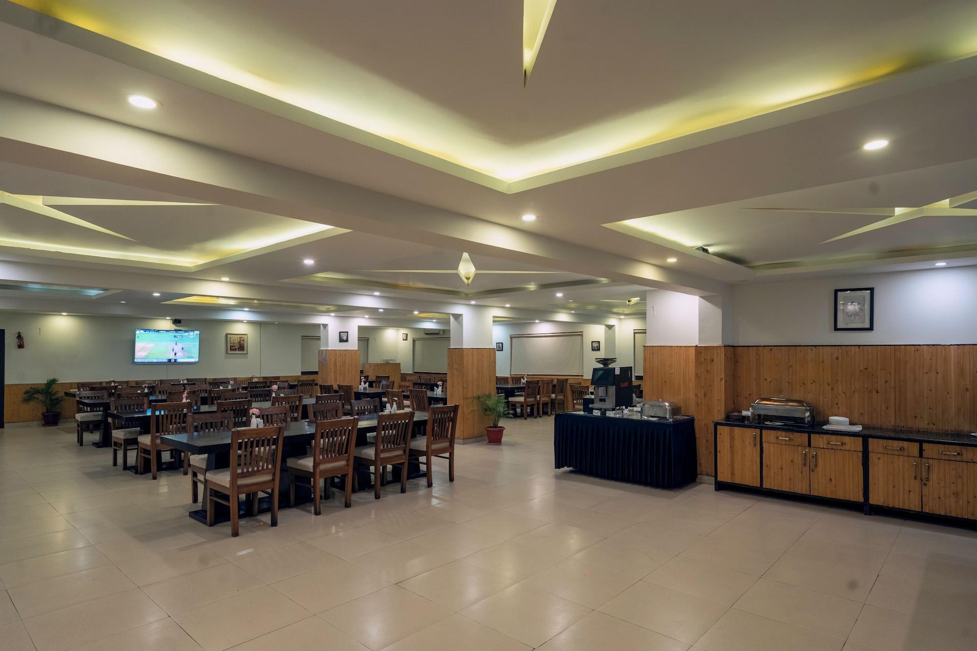Restaurant Excel Hotels & Resorts Bhimtal
