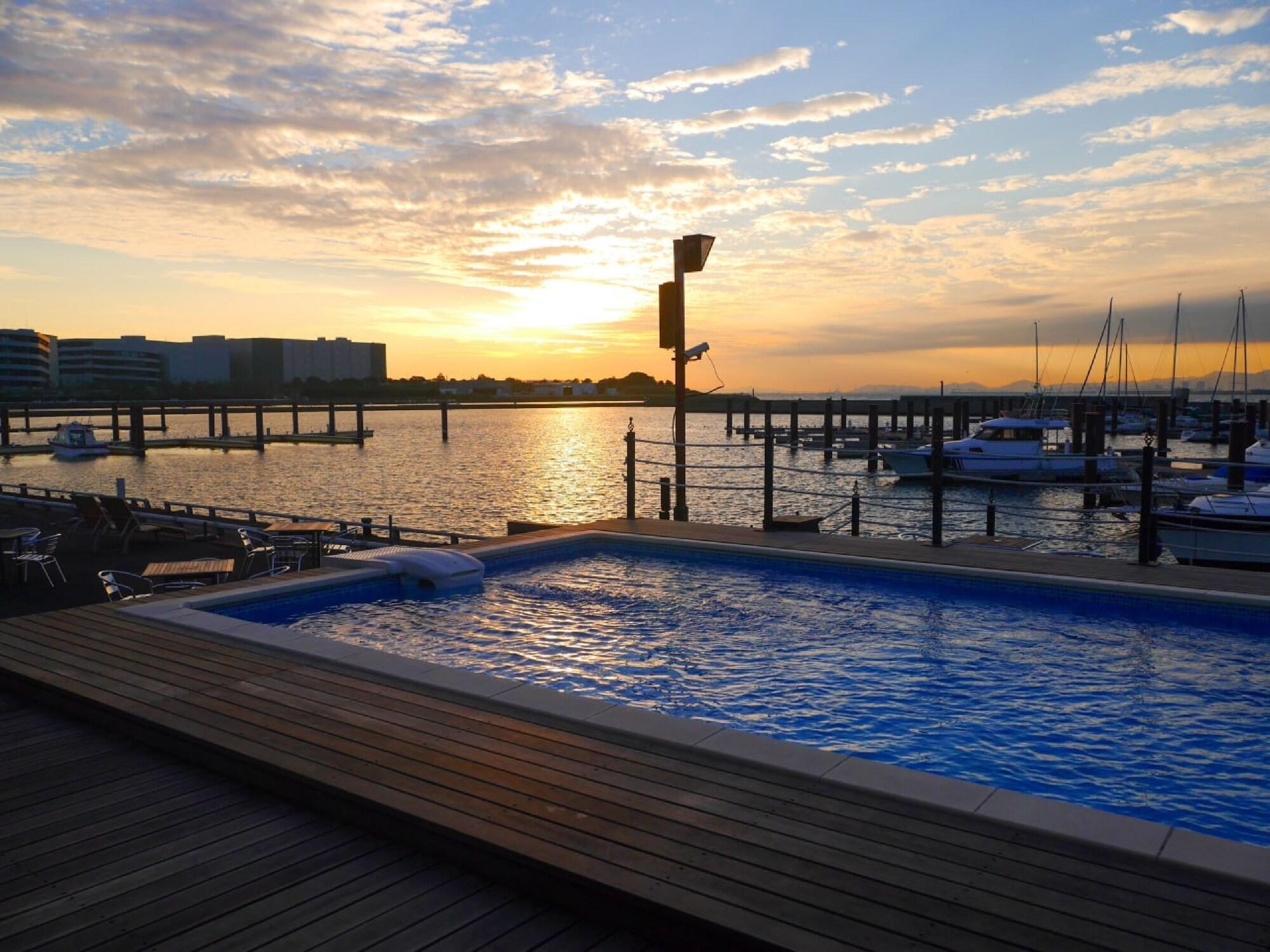 Varios HULL Osaka Hokko Marina