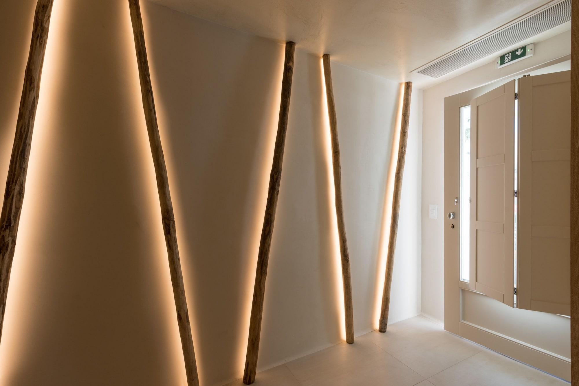 Vista Lobby Divelia East