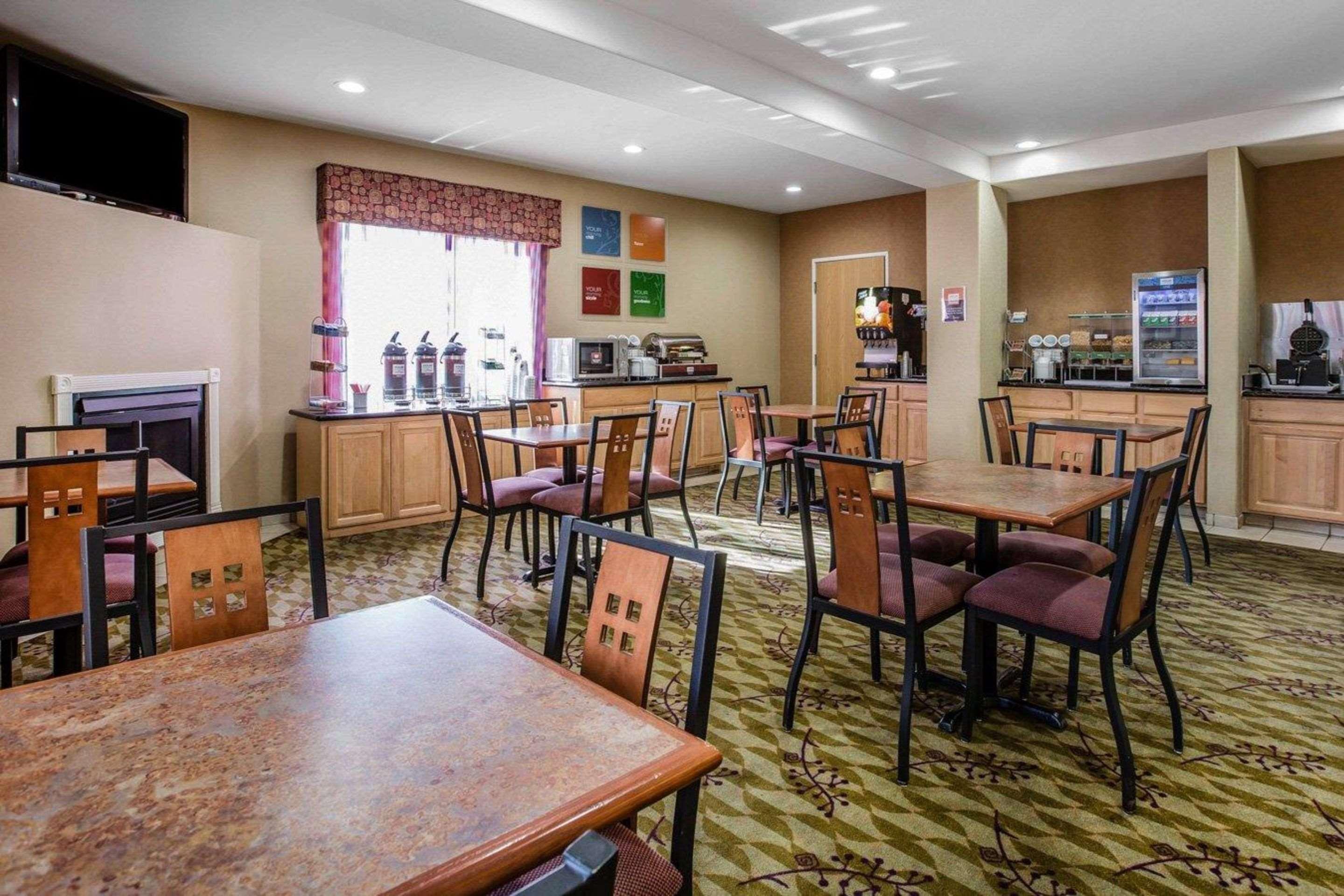 Restaurant Comfort Suites Beale Air Force Base Area