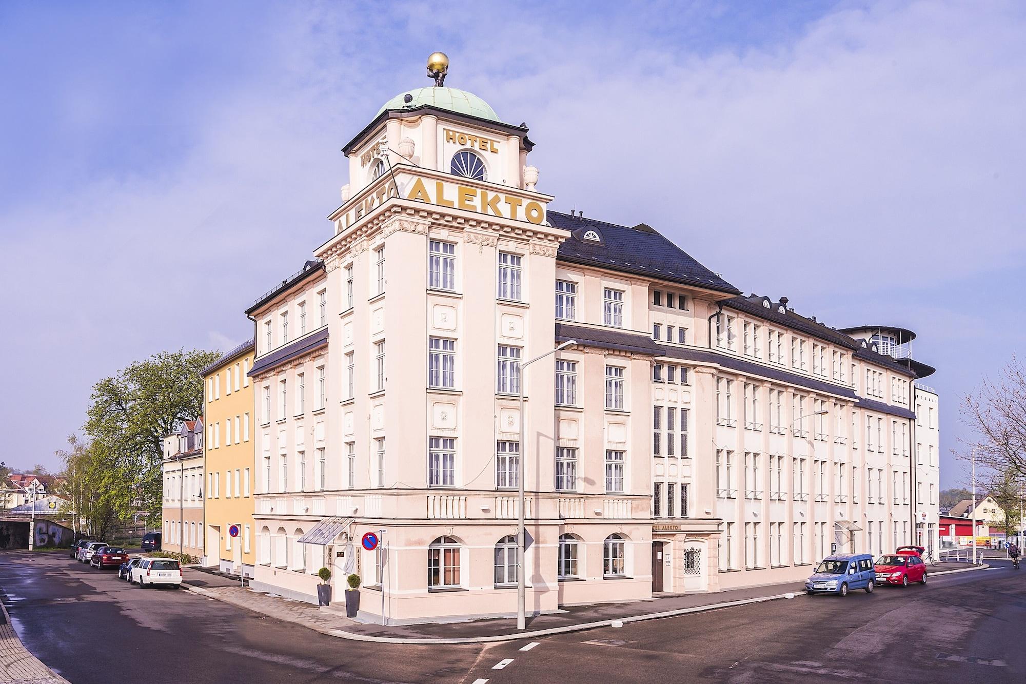 Vista Exterior Hotel Alekto
